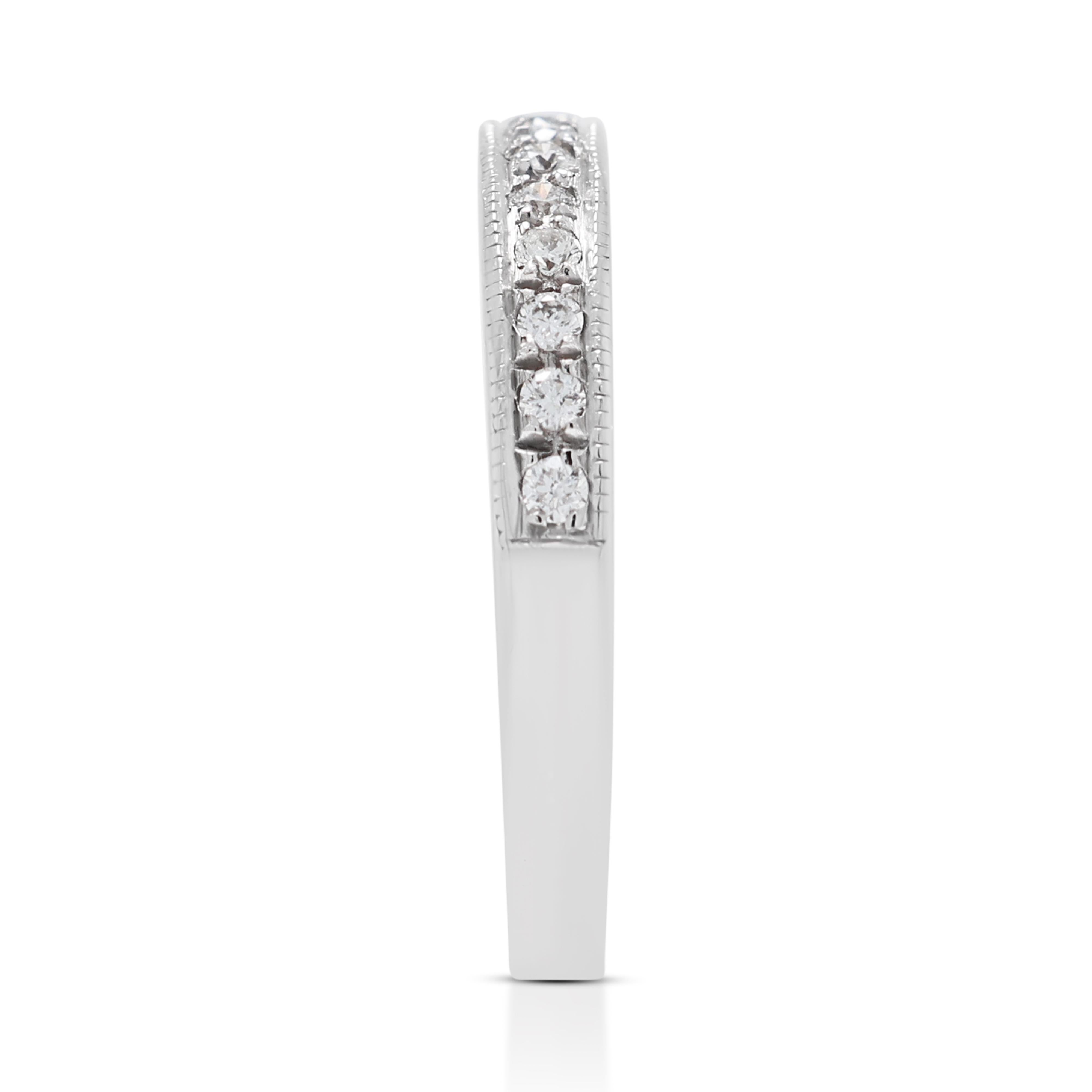 Exquisite 0.12ct Diamond Ring in 18K White Gold In New Condition For Sale In רמת גן, IL