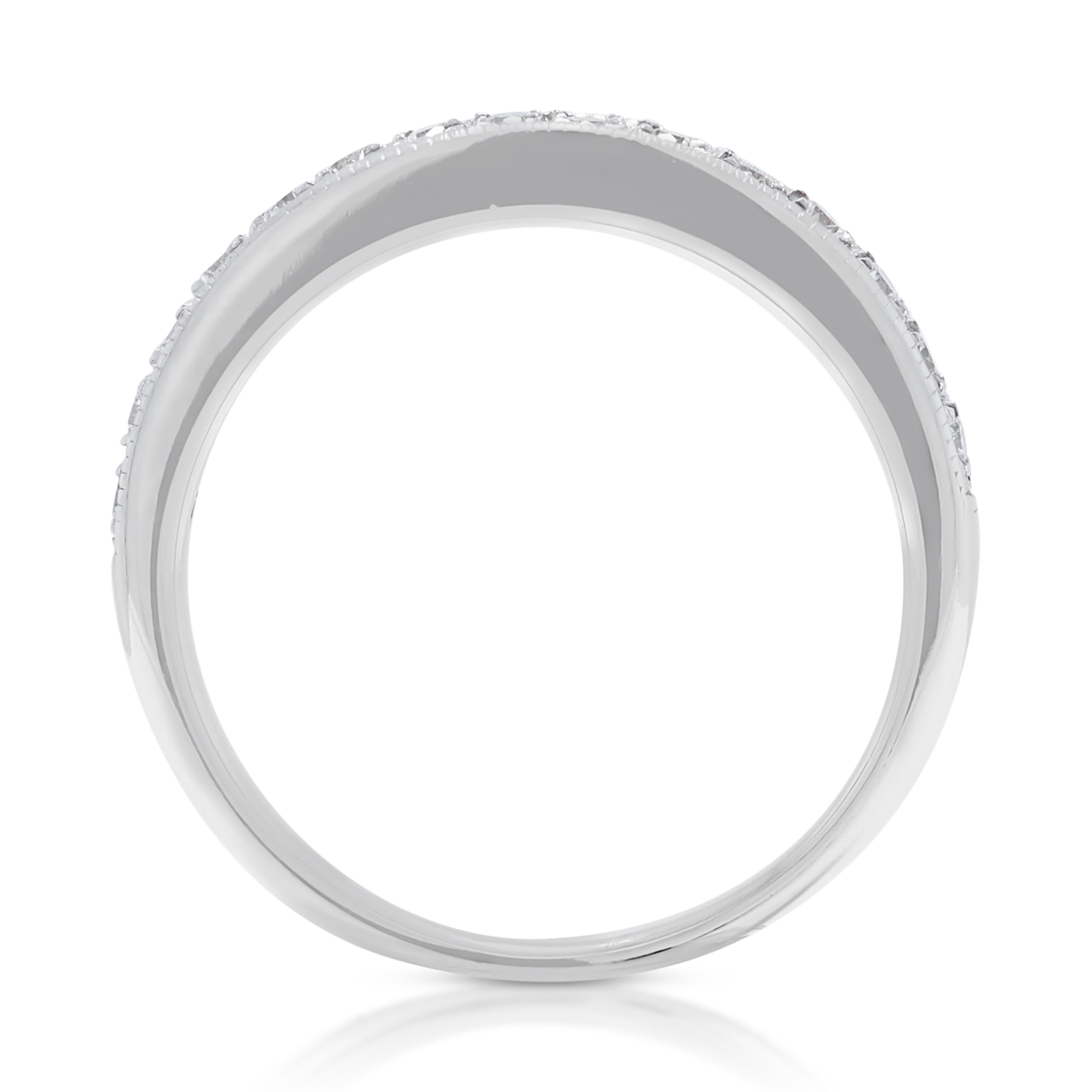 Exquisite 0.12ct Diamond Ring in 18K White Gold For Sale 1