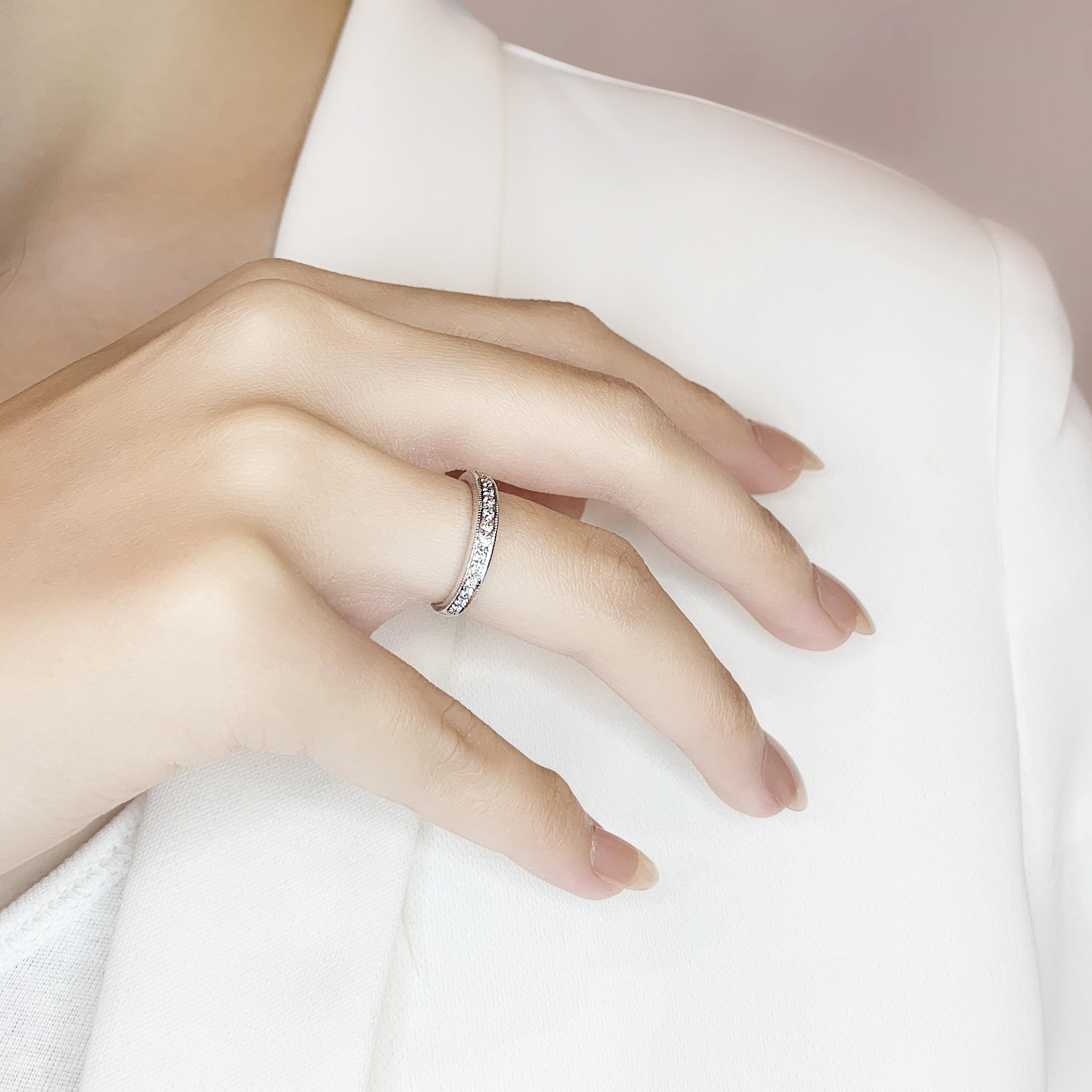 Exquisite 0.12ct Diamond Ring in 18K White Gold For Sale 2