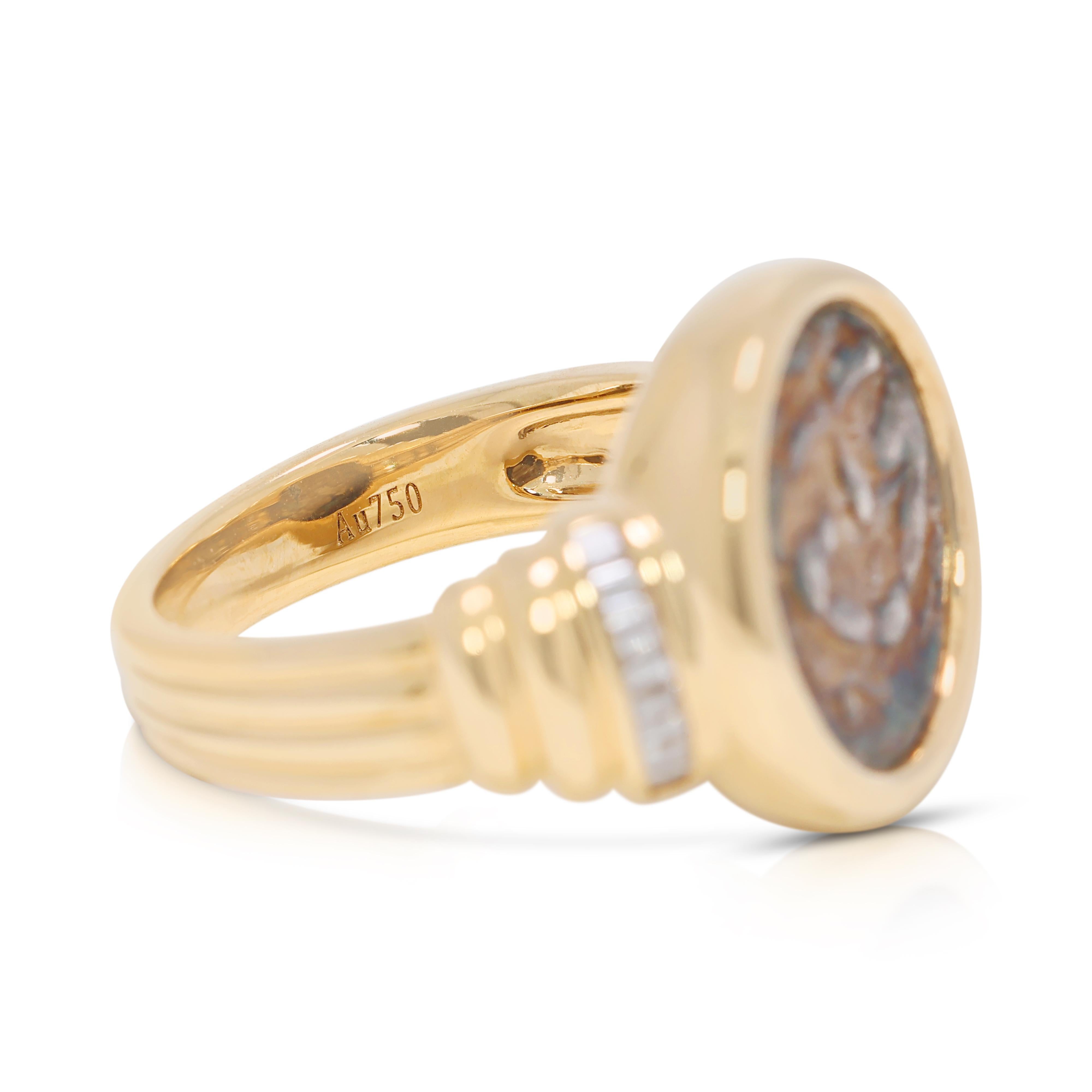 Exquisito Anillo de Moneda de Medusa de Oro Amarillo de 18 quilates con Diamante Natural de 0,12 quilates Baguette cónica en venta