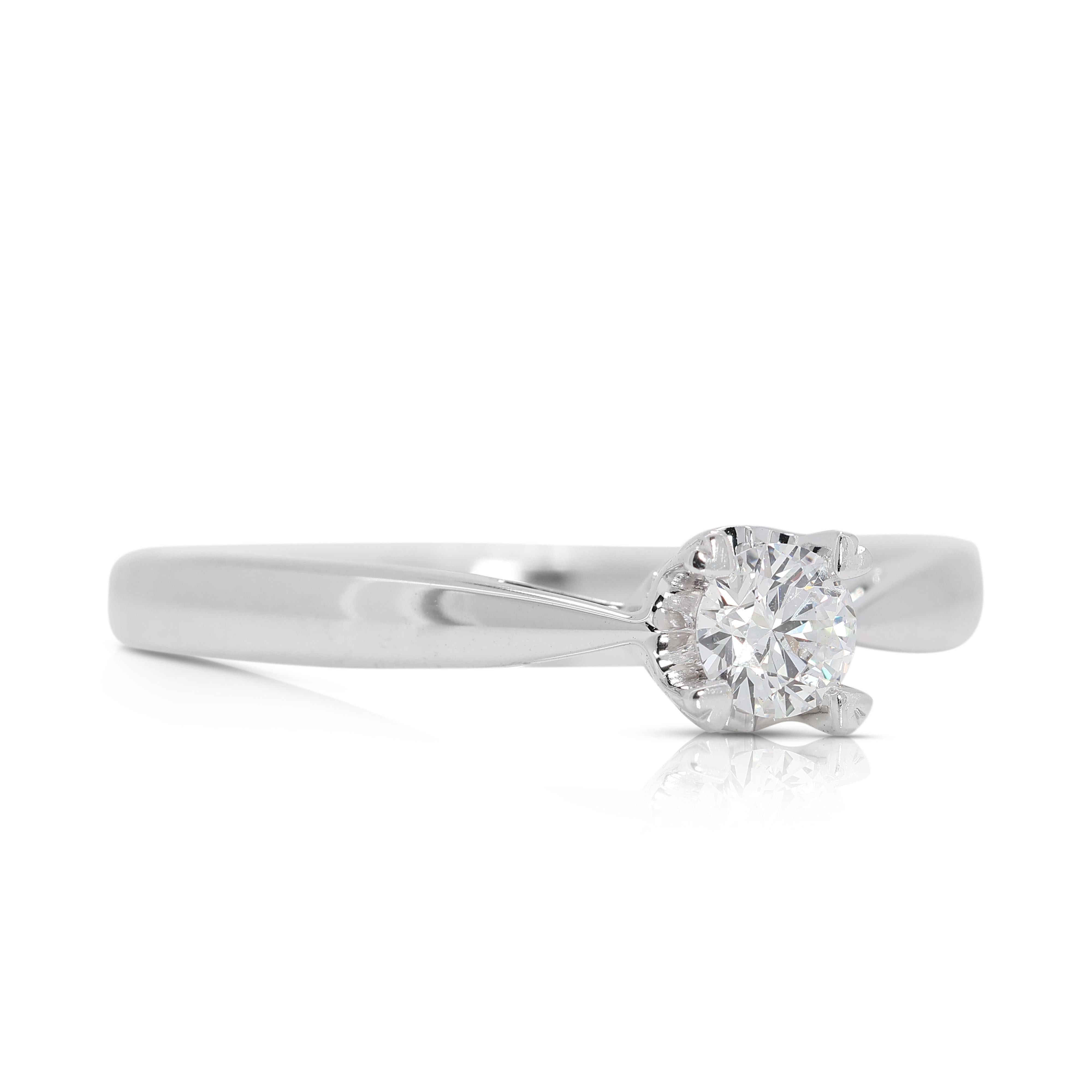 Taglio rotondo Squisito anello con pavé di diamanti naturali da 0,25 carati in oro bianco 18 carati in vendita