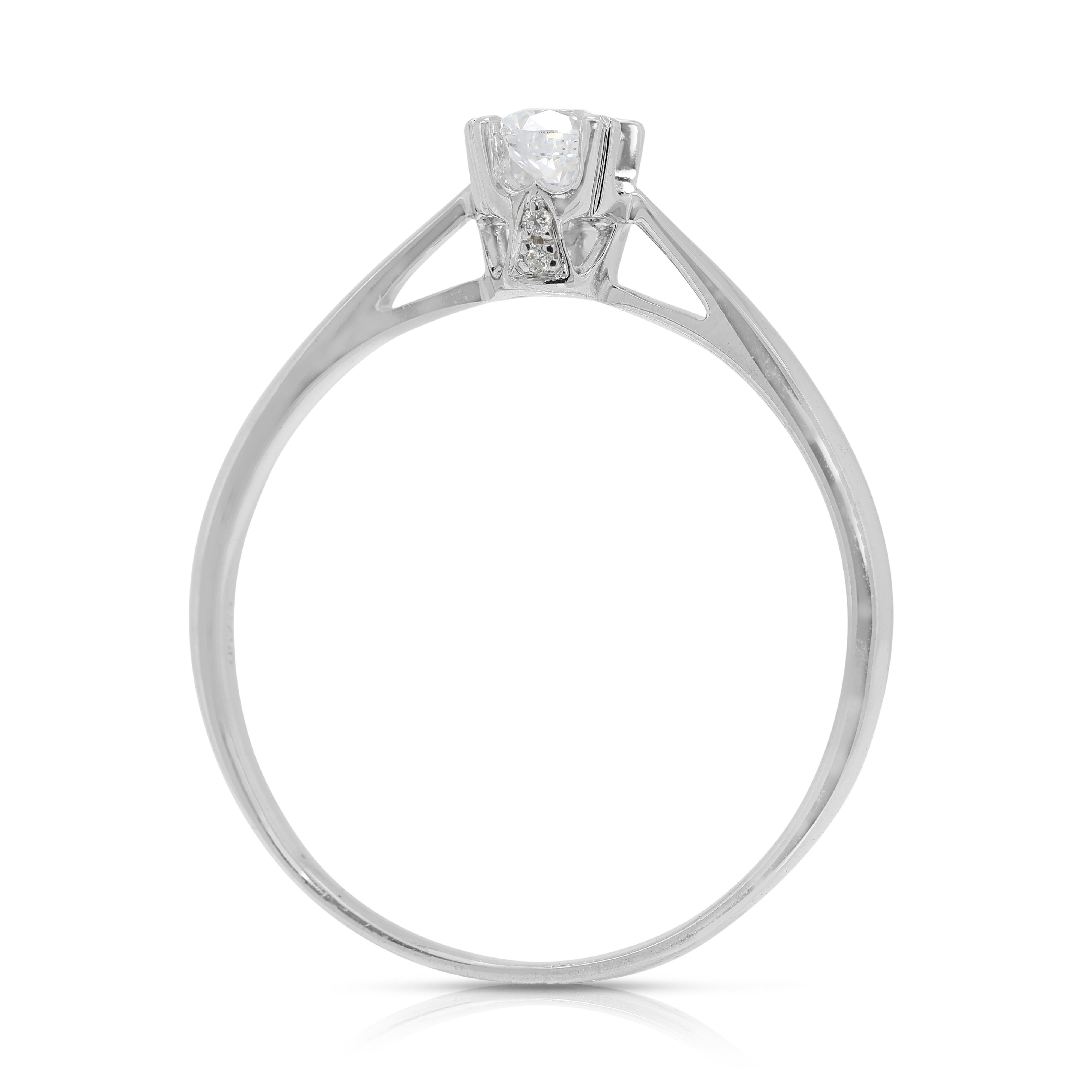 Squisito anello con pavé di diamanti naturali da 0,25 carati in oro bianco 18 carati in vendita 2