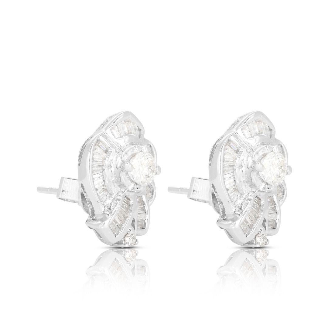 Exquisite 0.30 ct Round Brilliant Diamond Earrings In New Condition For Sale In רמת גן, IL