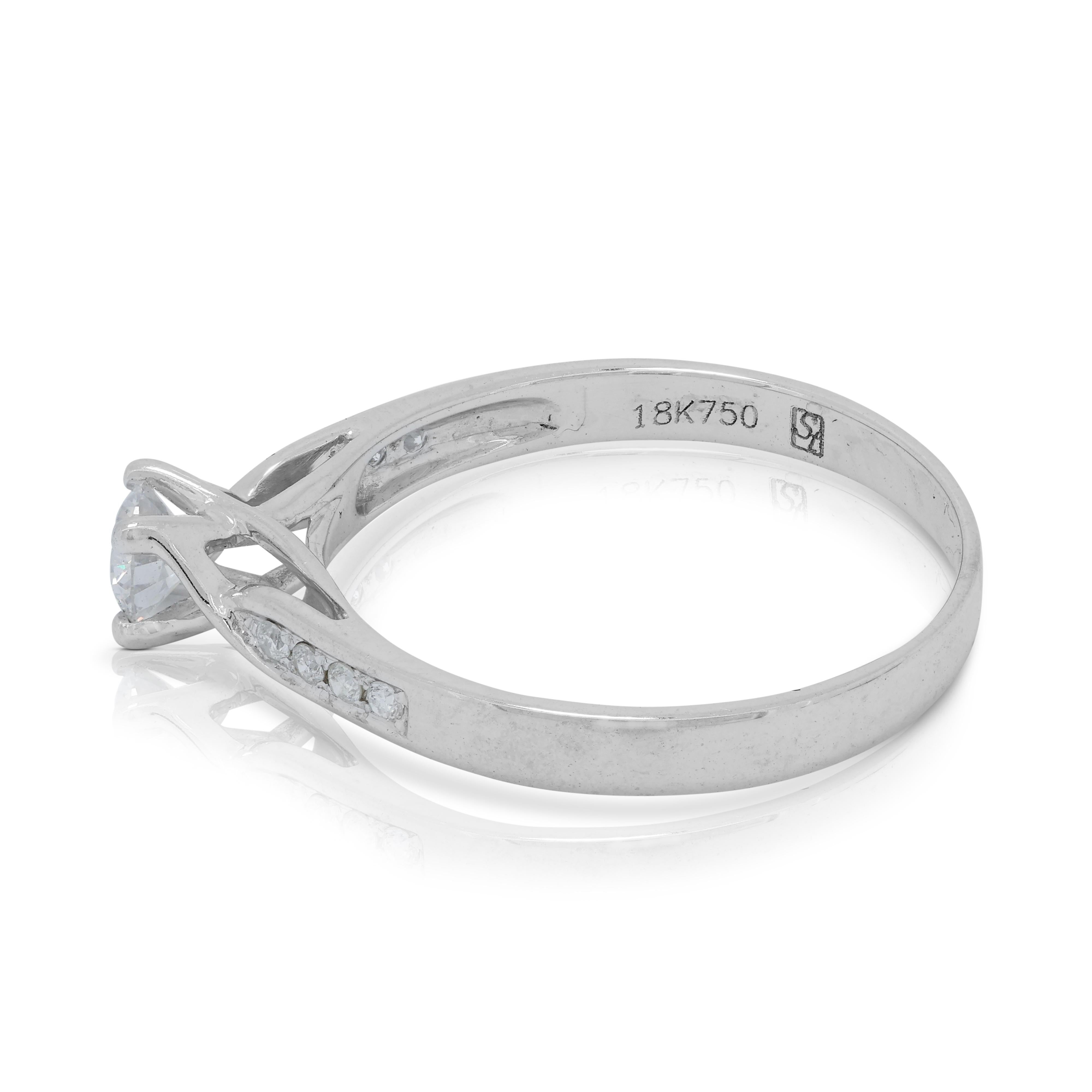 Taille ronde Exquise bague pavée de diamants 0,30 carat en or blanc 18 carats en vente