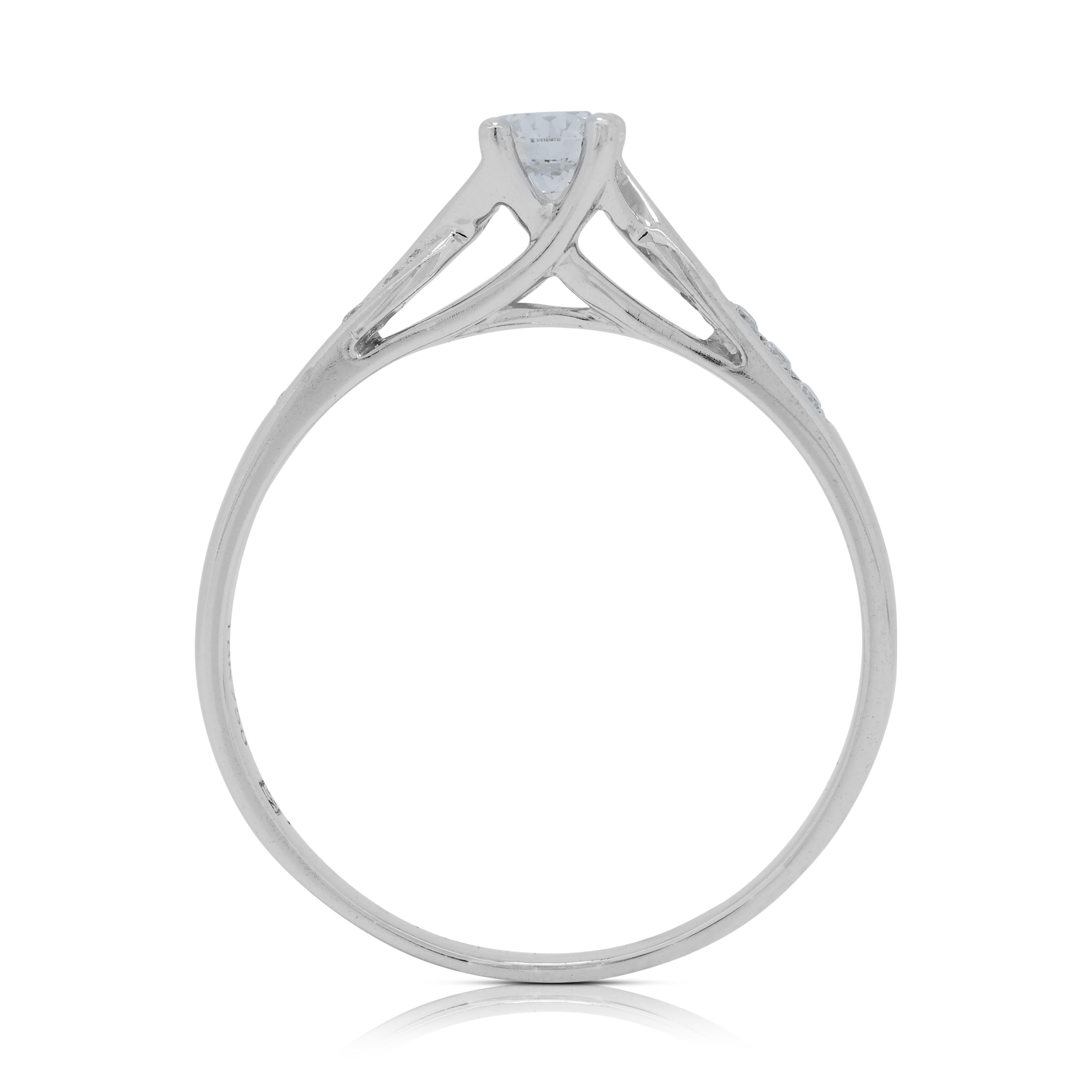 Exquise bague pavée de diamants 0,30 carat en or blanc 18 carats Pour femmes en vente