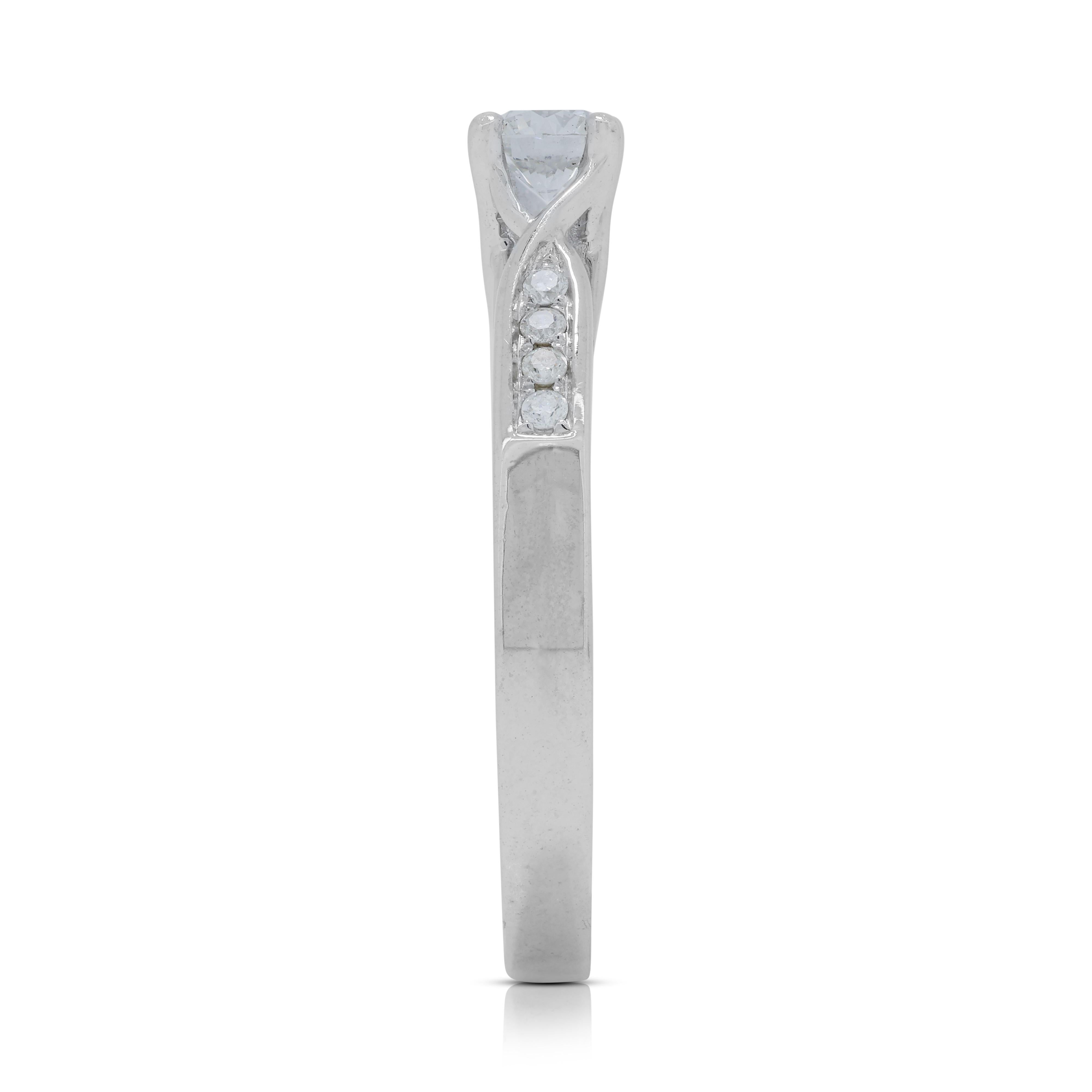Exquise bague pavée de diamants 0,30 carat en or blanc 18 carats en vente 1