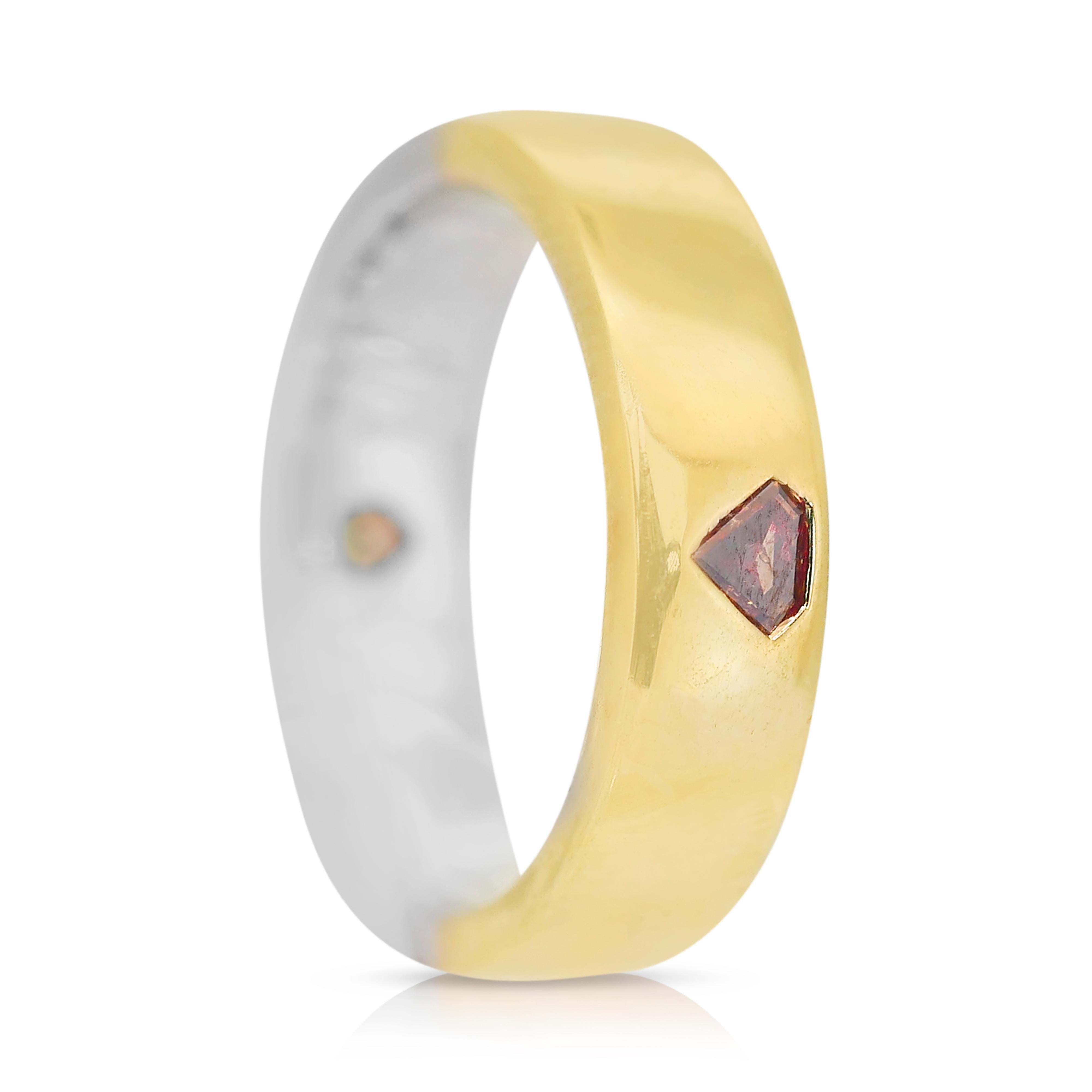 Exquisite 0.35ct Diamonds Band Ring in 18k Yellow Gold and White Gold In New Condition In רמת גן, IL
