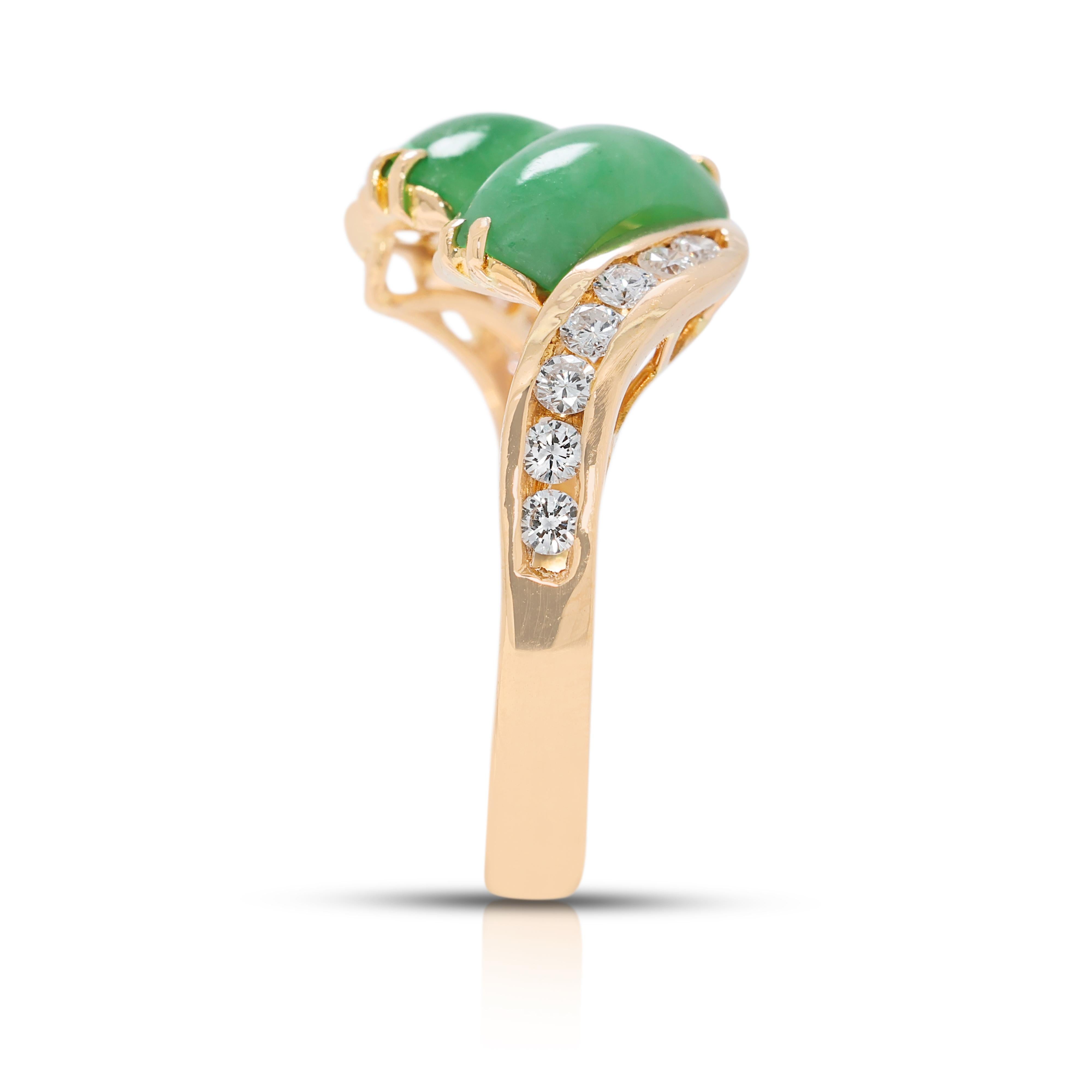Exquisiter 0,35ct Naturdiamant & Jade Zwillingsstein Ring in 20K Gelbgold Damen im Angebot