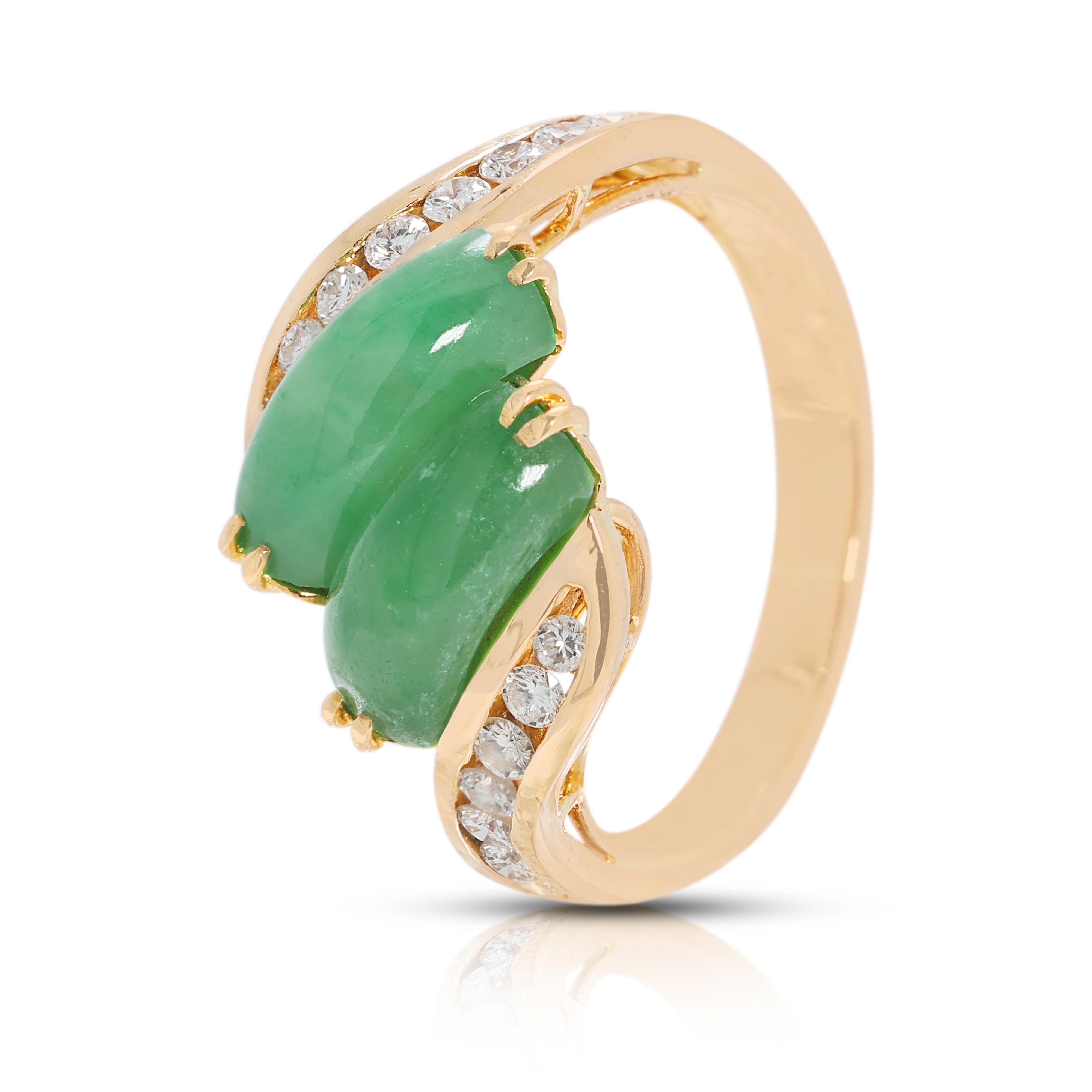 Exquisiter 0,35ct Naturdiamant & Jade Zwillingsstein Ring in 20K Gelbgold im Angebot 1