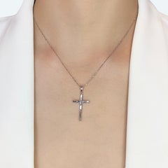 Exquisito Colgante en forma de crucifijo de oro blanco de 14 quilates con diamantes naturales de 0,44 ct