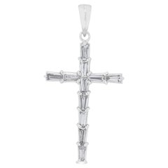 Exquisito Colgante en forma de crucifijo de oro blanco de 14 quilates con diamantes naturales de 0,44 ct