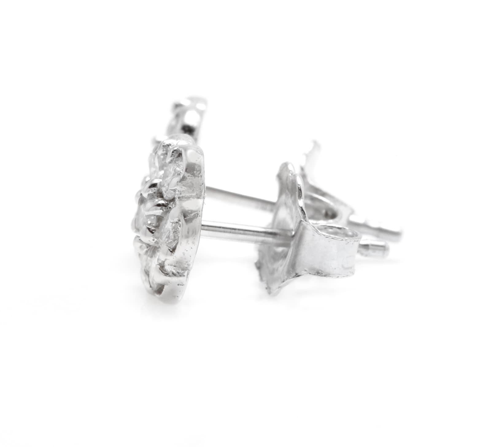 Exquisite 0.45 Carats Natural Diamond 14K Solid White Gold Stud Earrings

Amazing looking piece!

Total Natural Round Cut Diamonds Weight: Approx. 0.45 Carats (both earrings) SI1-SI2 / G-H

Diameter of the Earring is: 6.7mm

Total Earrings Weight