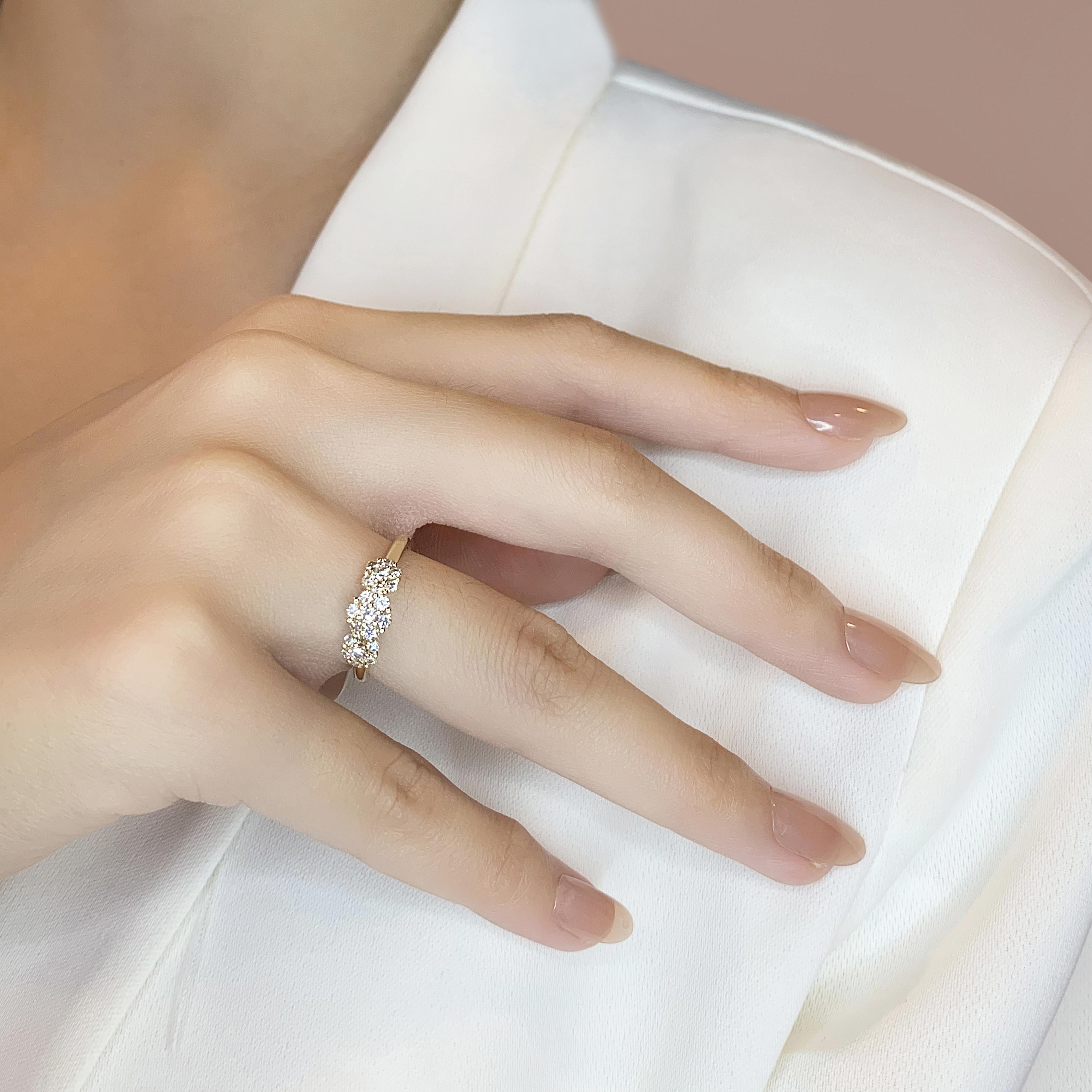 Enhance your elegance with this beautiful ring, crafted from luxurious 18K yellow gold. The ring features 21 round brilliant diamonds with a total carat weight of 0.4ct, each exhibiting a K color grade and VS clarity. With a total jewelry weight of