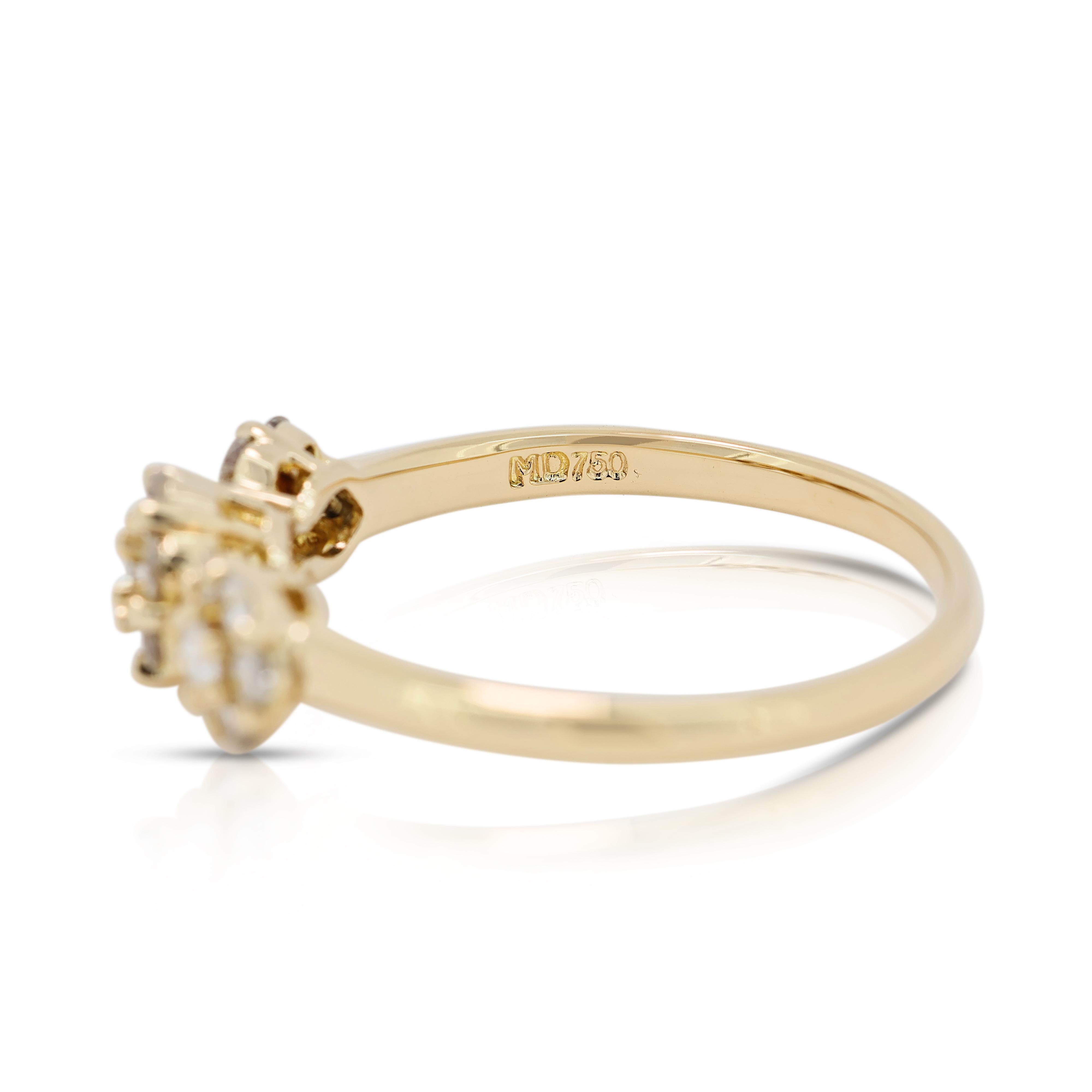 Round Cut Exquisite 0.4ct Diamonds Flower-Shaped Ring in 18K Yellow Gold For Sale