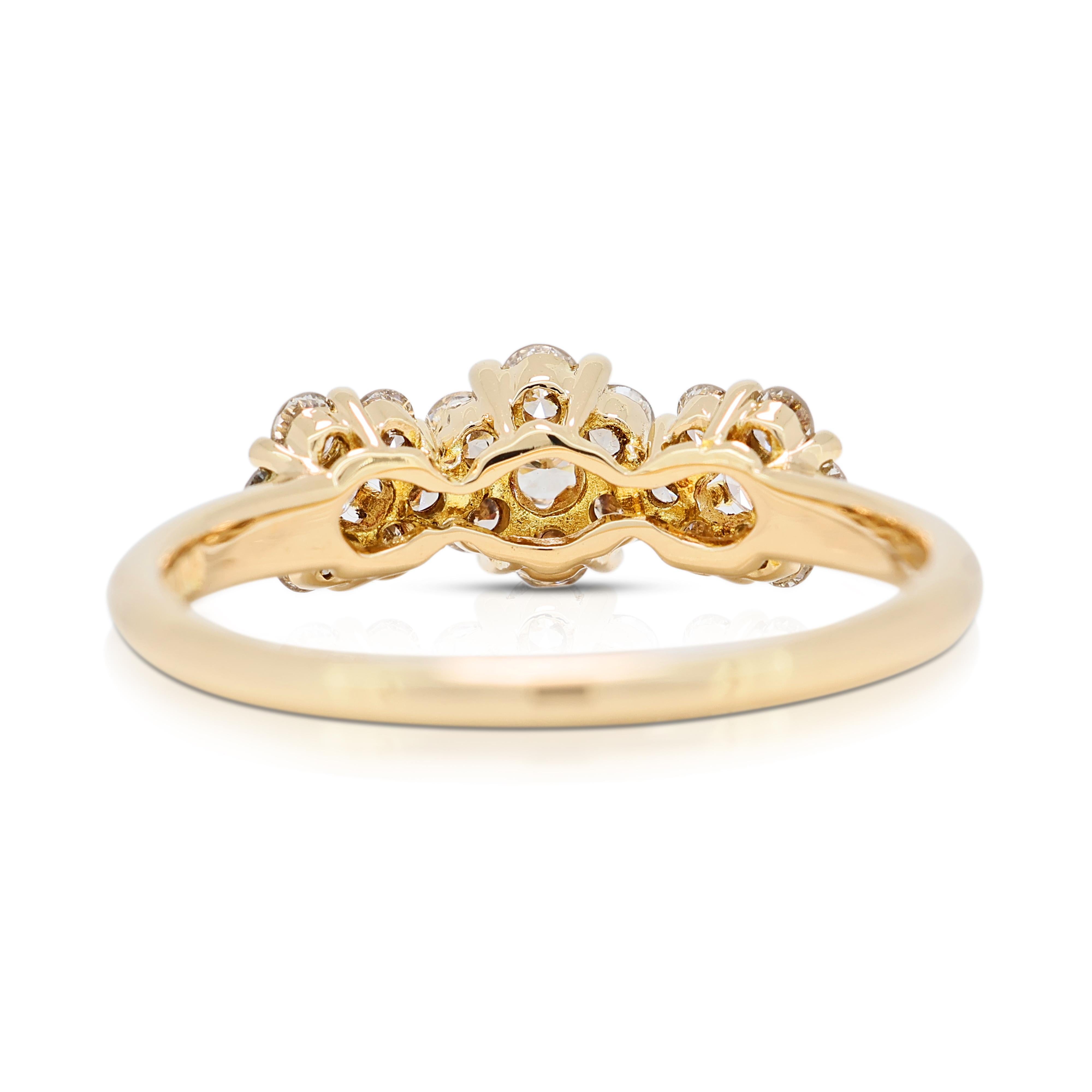 Exquisite 0.4ct Diamonds Flower-Shaped Ring in 18K Yellow Gold For Sale 1