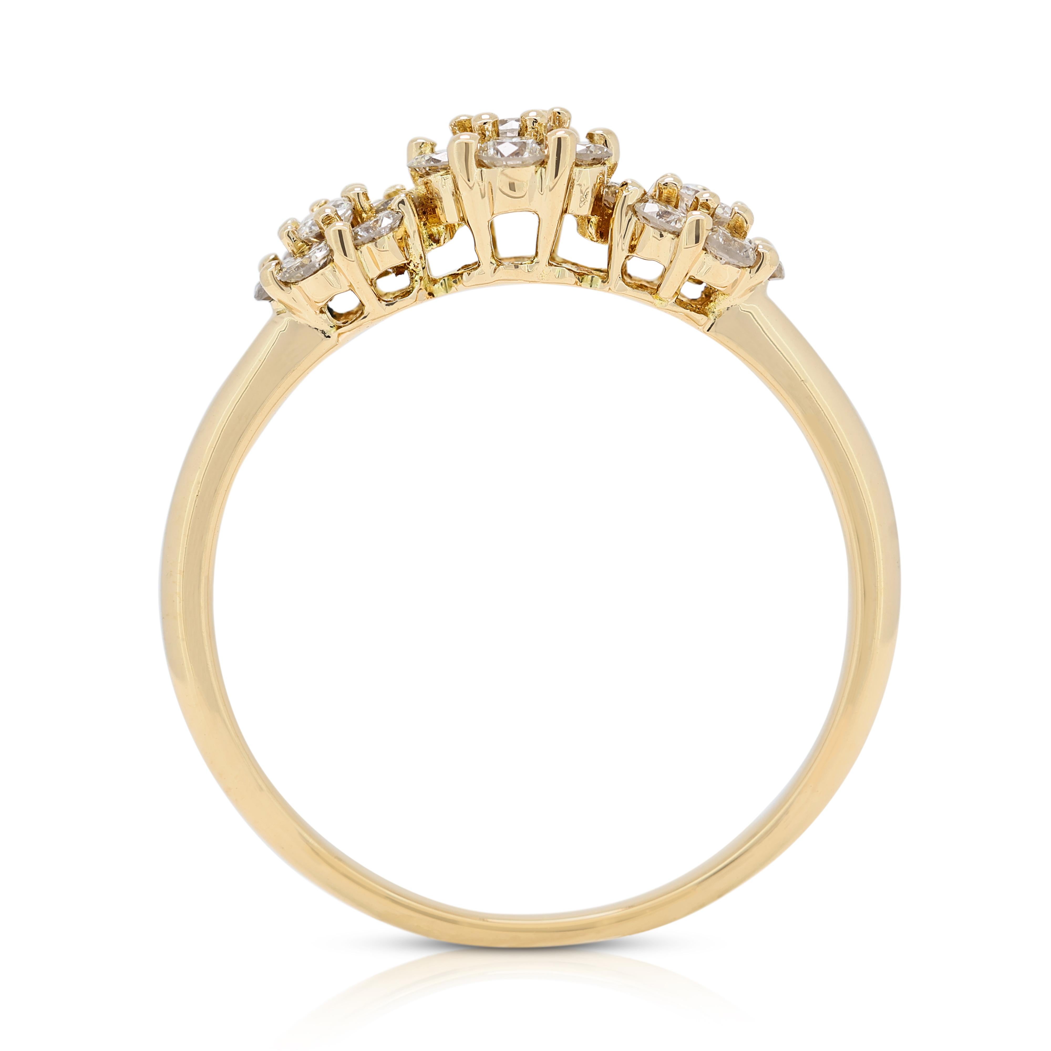 Exquisite 0.4ct Diamonds Flower-Shaped Ring in 18K Yellow Gold For Sale 2