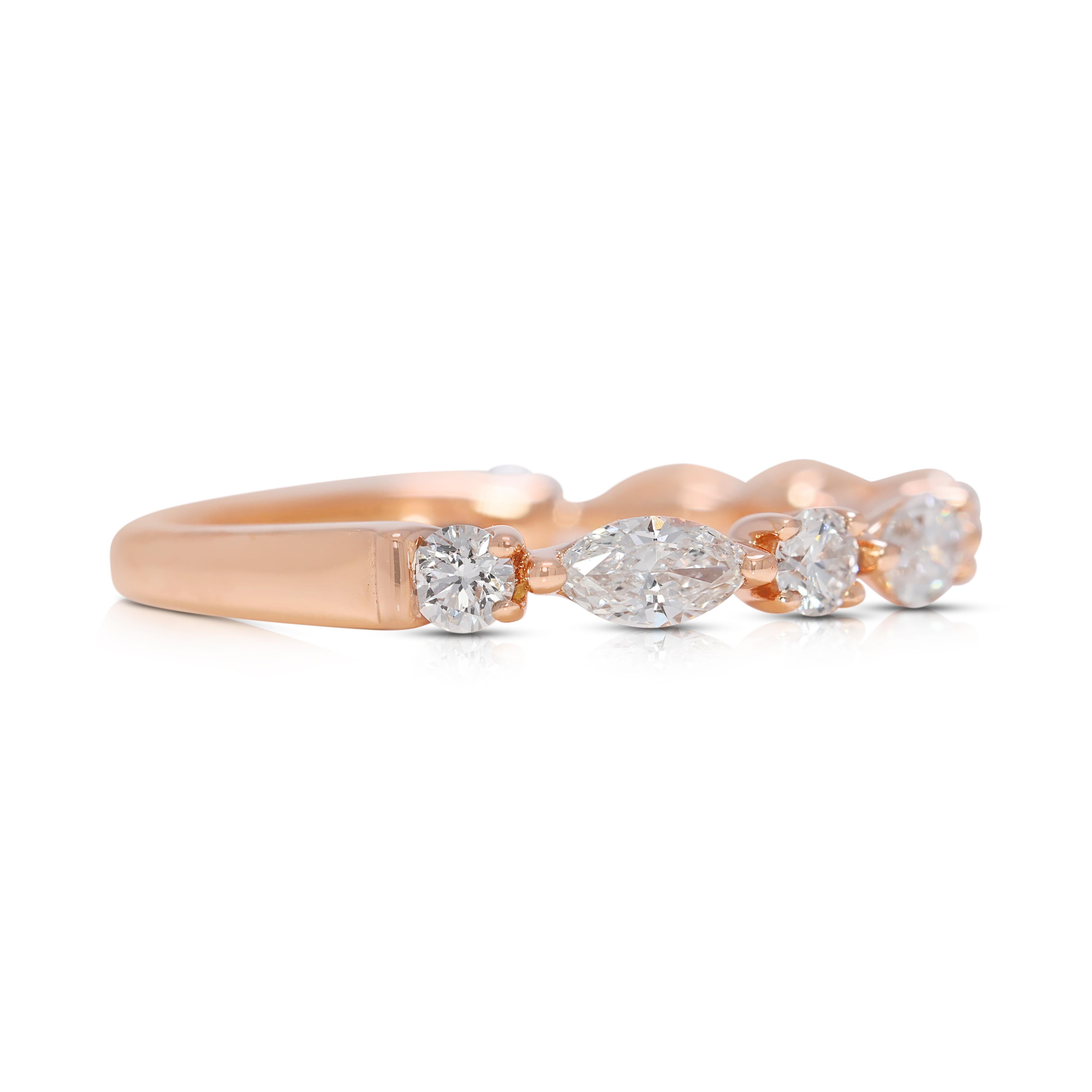 Exquisiter 0,53ct Marquise & Runder natürlicher Diamant Ring in 18K Rose Gold (Marquiseschliff) im Angebot