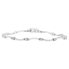Bracelet exquis en or blanc 18 carats de 0,56 ct de diamant naturel en forme de vague