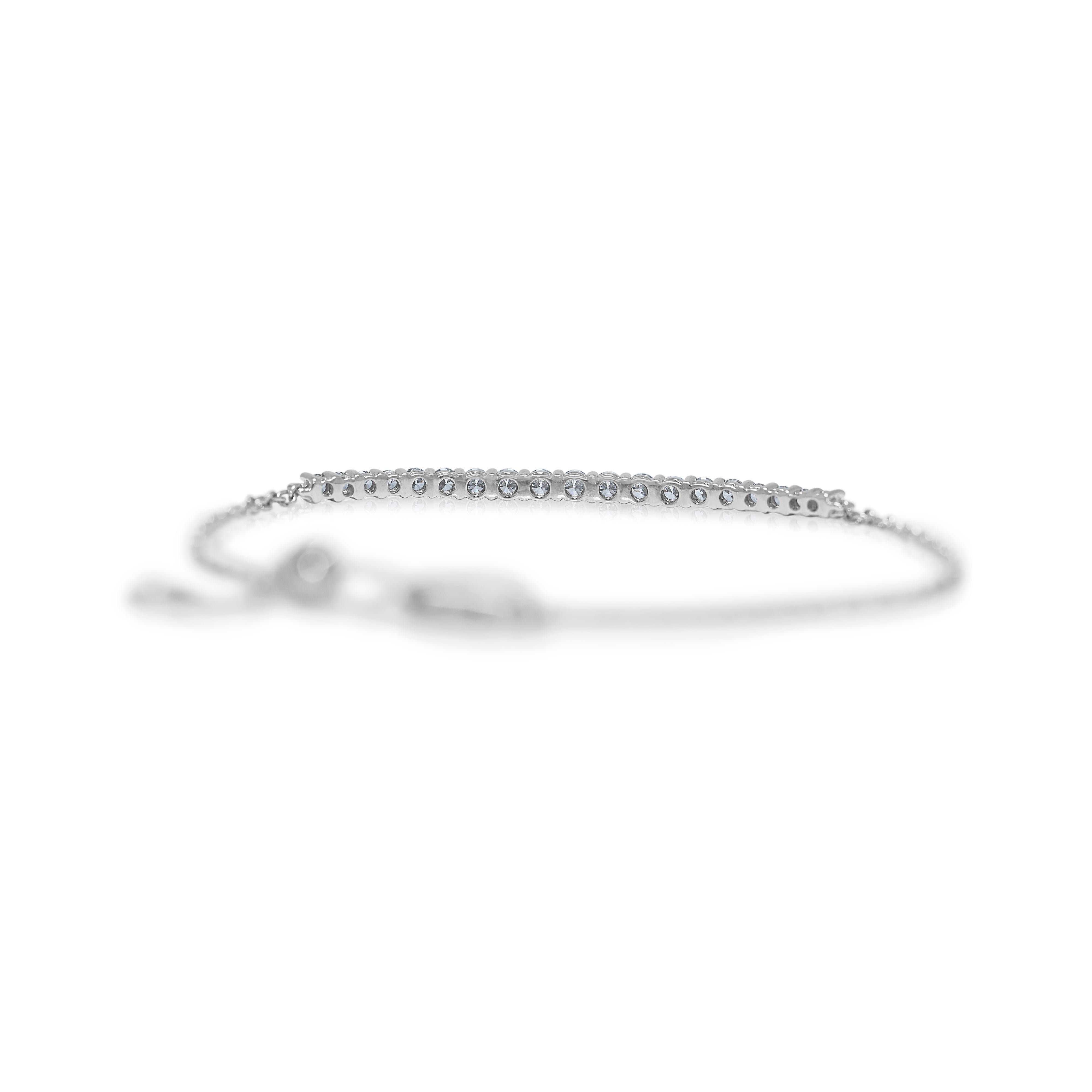 Bracelet exquis de 0,57ct de diamant en or blanc 18K en vente 1