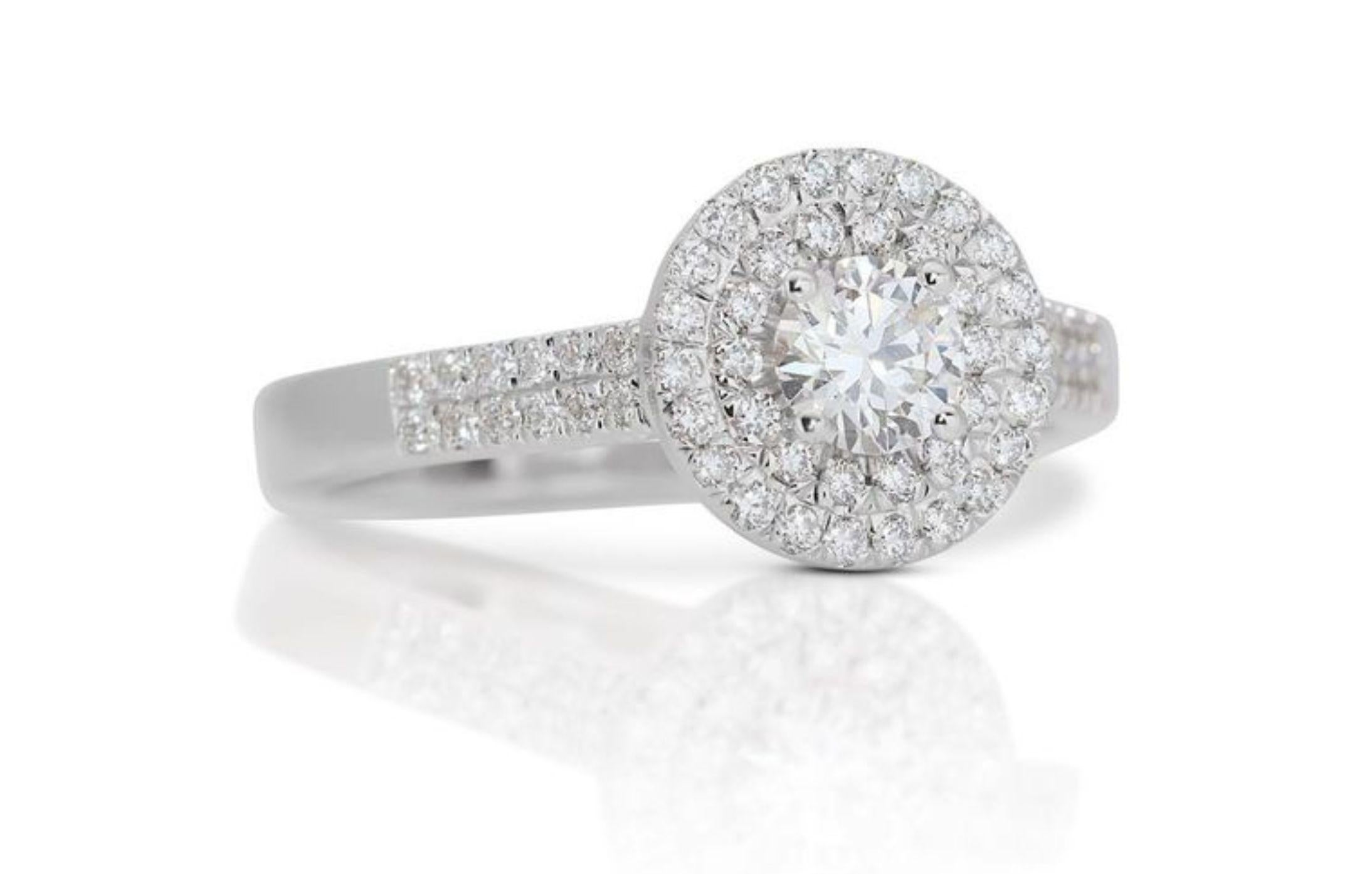 Round Cut Exquisite 0.85ct Halo Ring in 14K White Gold For Sale