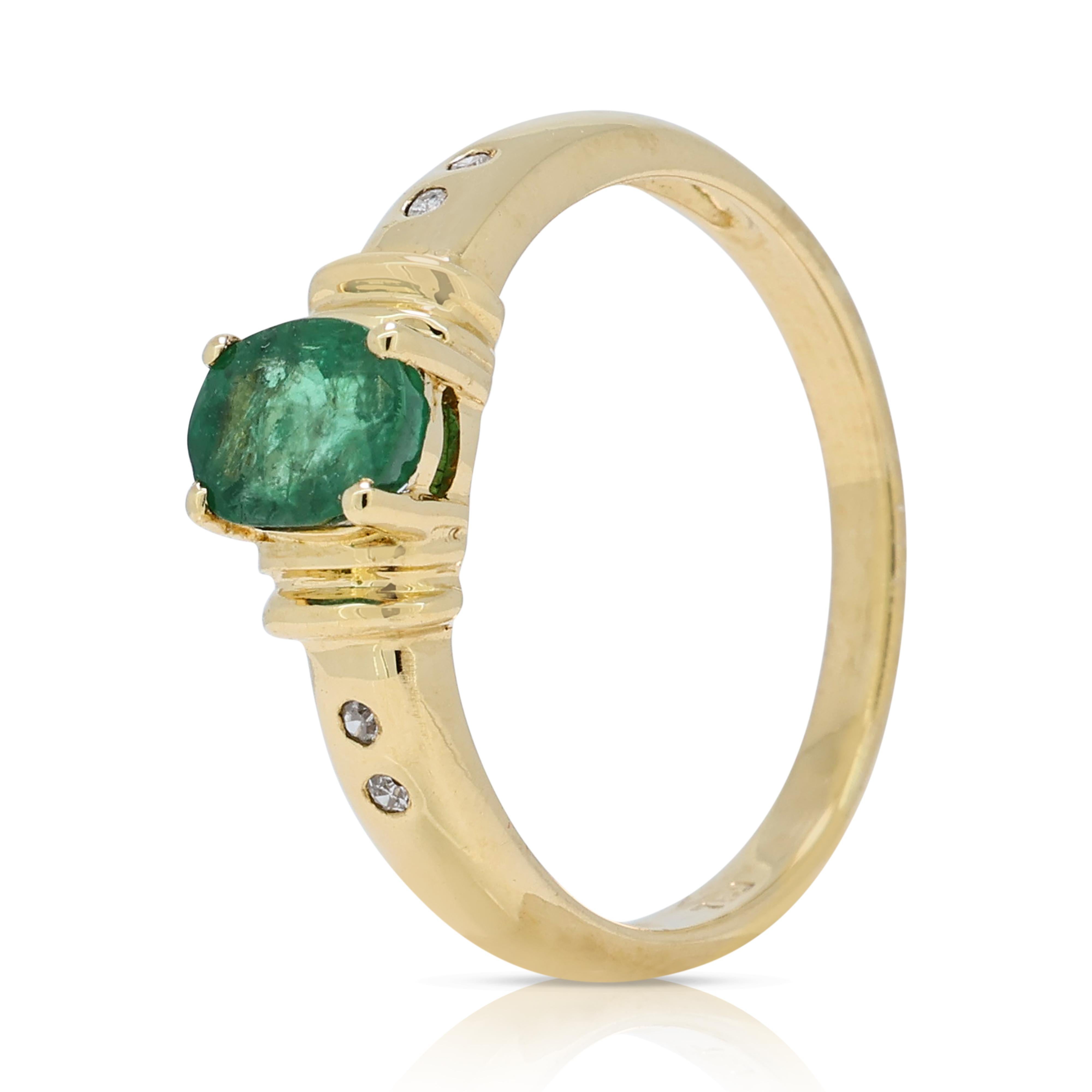 Exquise bague en or jaune 18 carats pavé d'émeraudes et de diamants de 0,65 carat Pour femmes en vente