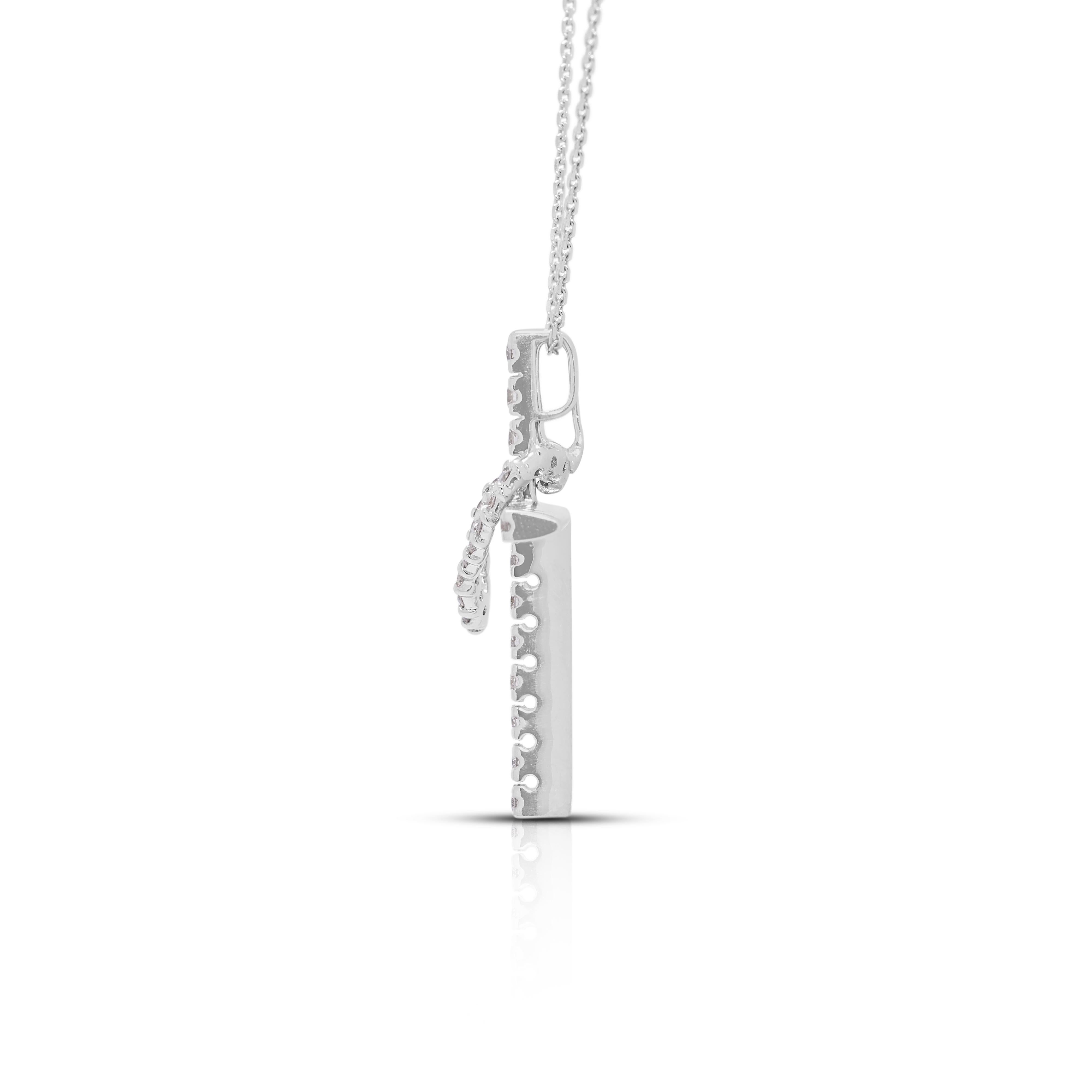 Collier exquis en or blanc 18 carats de 0,6 ct de diamant naturel en forme de cœur et de croix Pour femmes en vente
