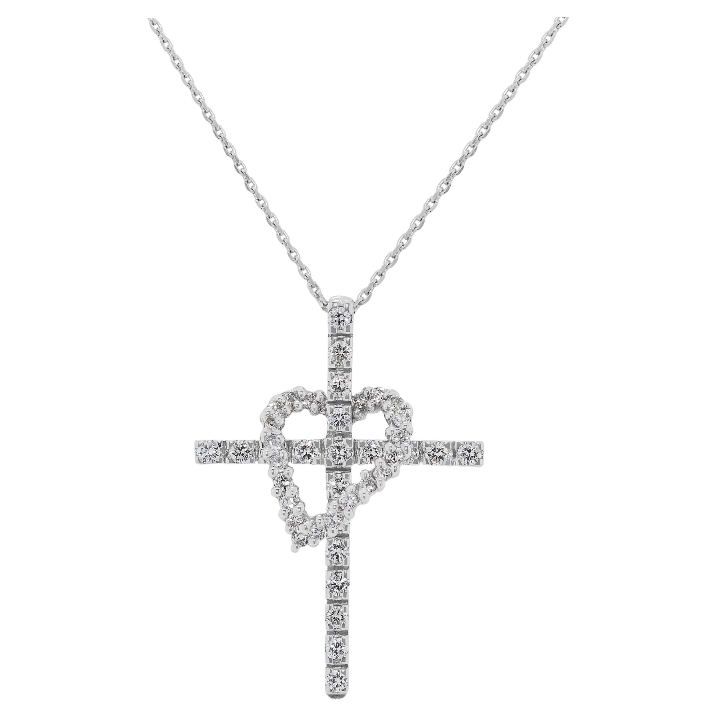 Collier exquis en or blanc 18 carats de 0,6 ct de diamant naturel en forme de cœur et de croix en vente