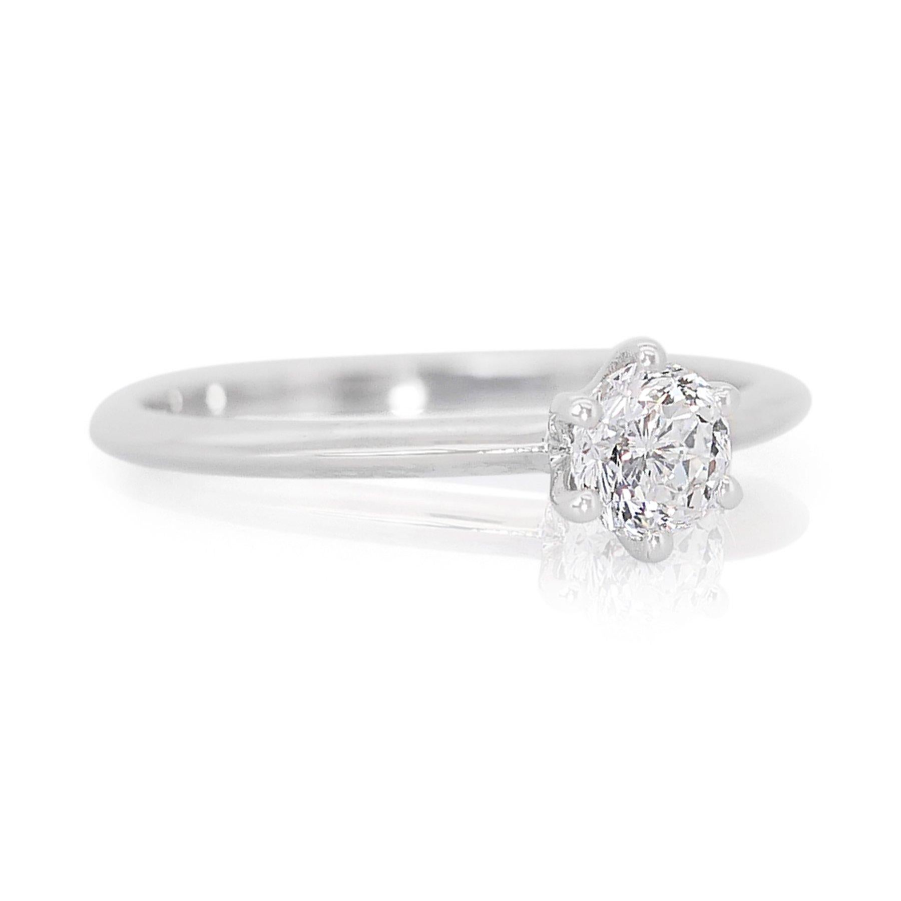 Exquisite 0.70ct Round Diamond Solitaire Ring in 18k White Gold - GIA Certified

Experience perfection with this stunning 0.70-carat round solitaire diamond ring, meticulously crafted in lustrous 18k white gold. This exquisite piece is accompanied