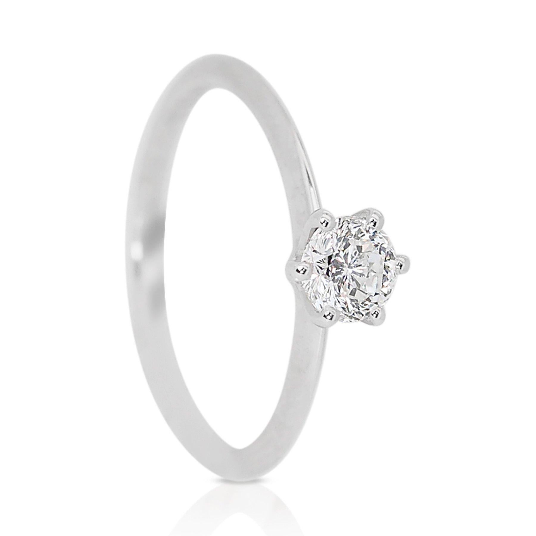 Round Cut Exquisite 0.70ct Round Diamond Solitaire Ring in 18k White Gold - GIA Certified For Sale