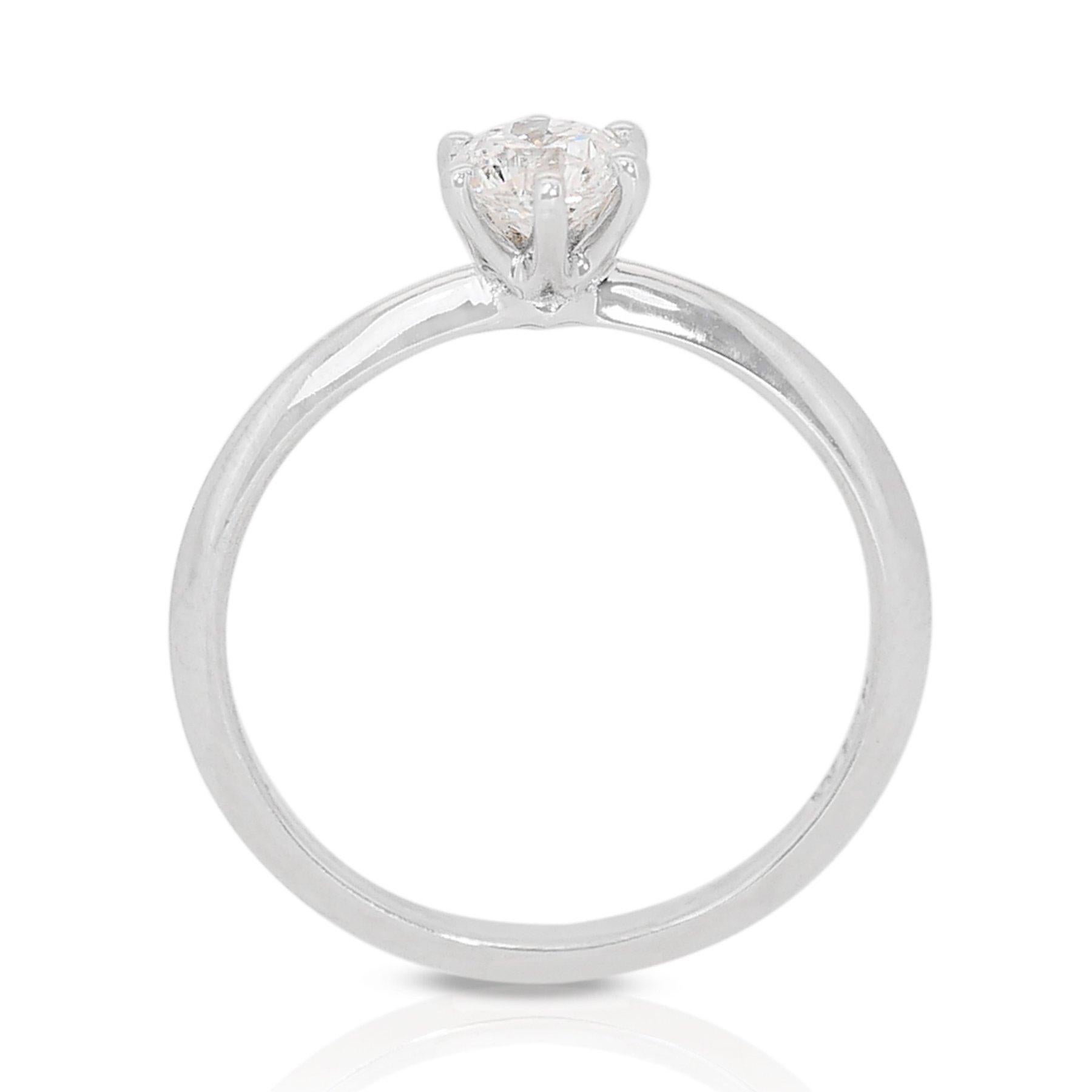 Exquisite 0.70ct Round Diamond Solitaire Ring in 18k White Gold - GIA Certified For Sale 2