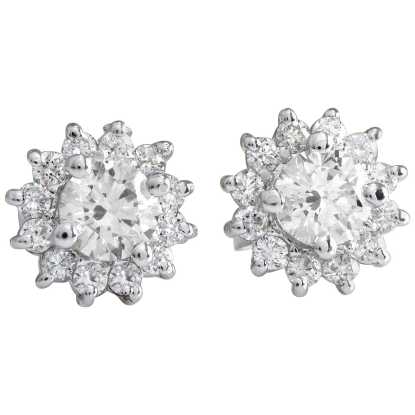 Exquisite 0.80 Carat Natural Diamond 14 Karat Solid White Gold Stud Earrings For Sale