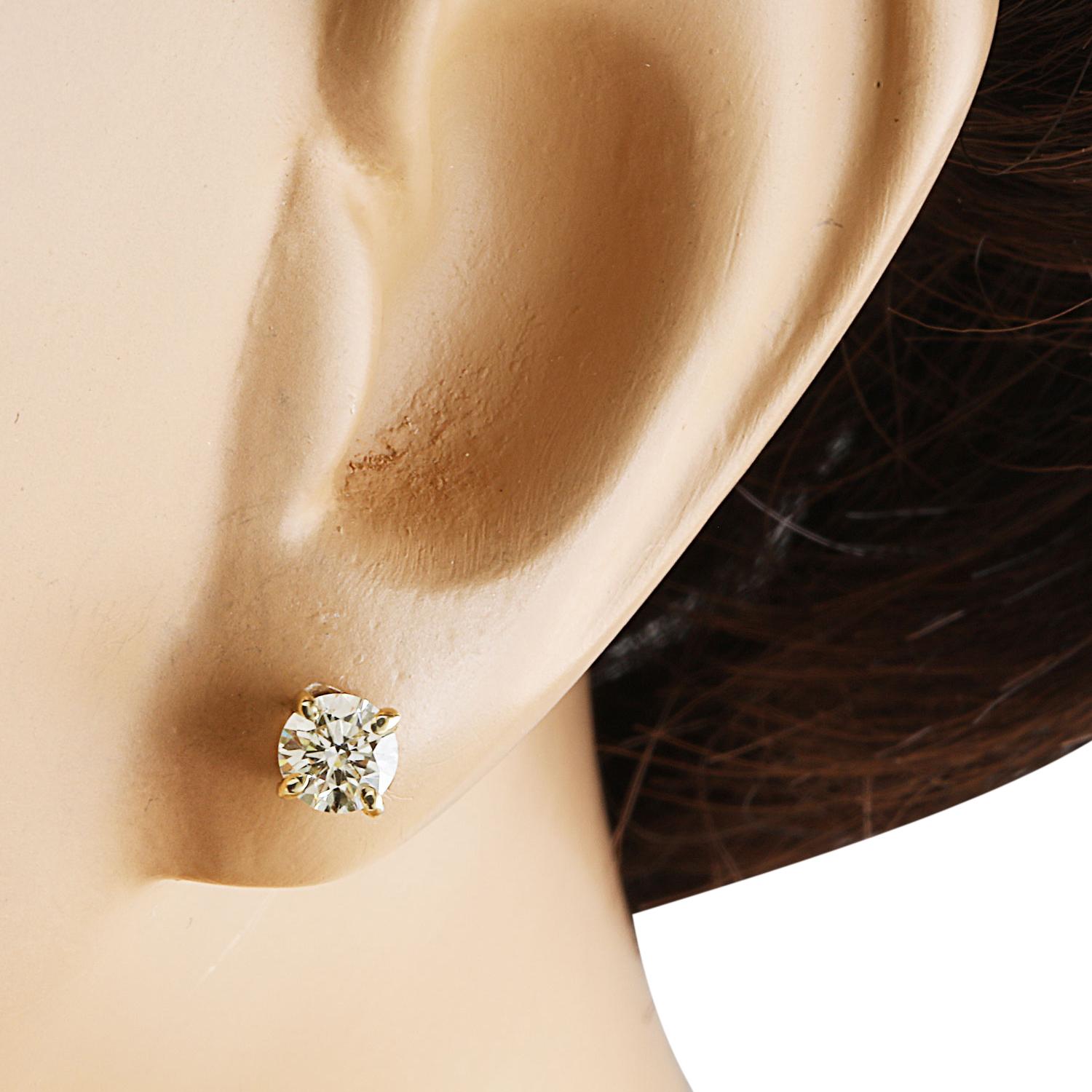 Modern Exquisite 0.80 Carat Natural Diamond Stud Earrings In 14 Karat Yellow Gold  For Sale