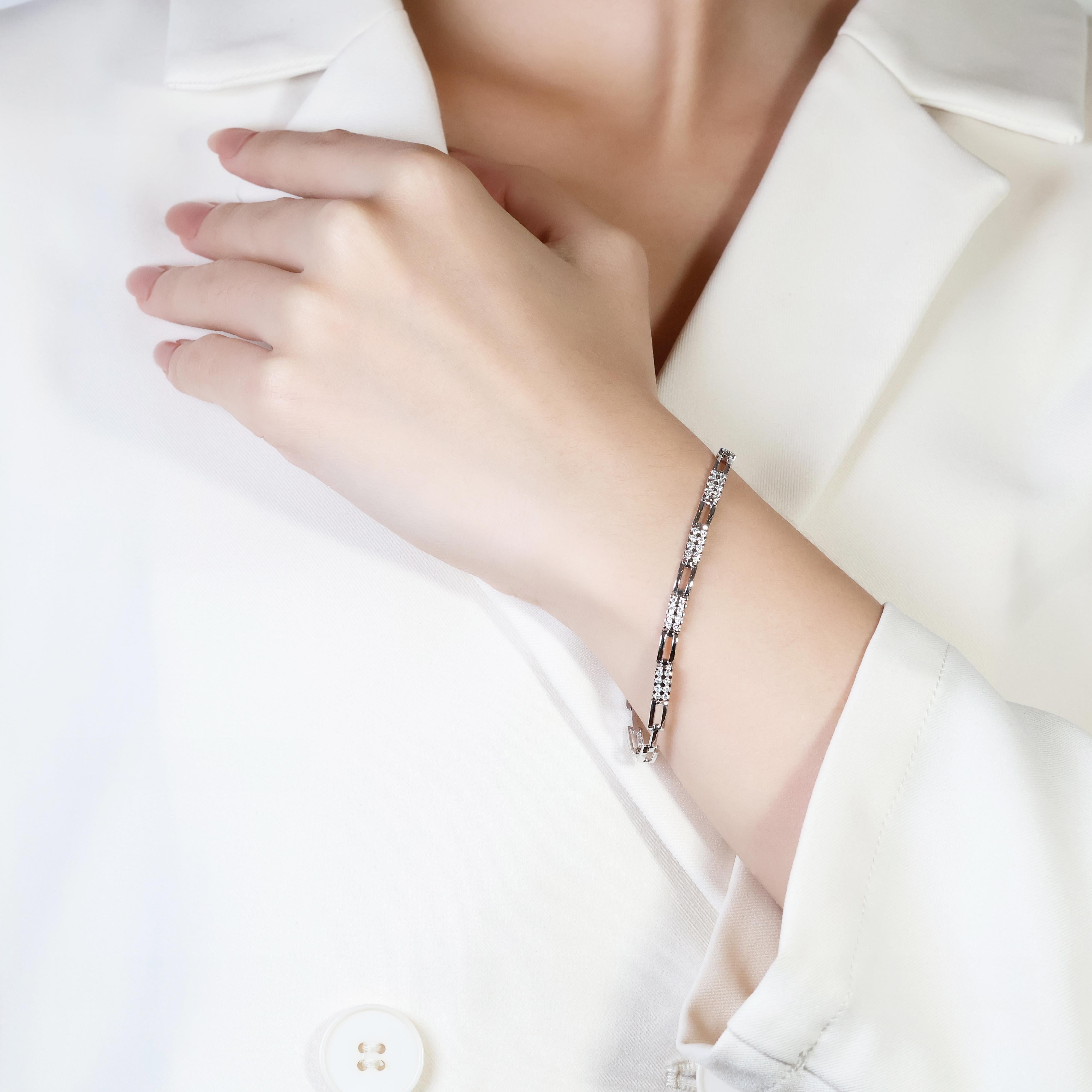 Exquisite 0.80ct Natural Diamond Bracelet in 18K White Gold For Sale 4