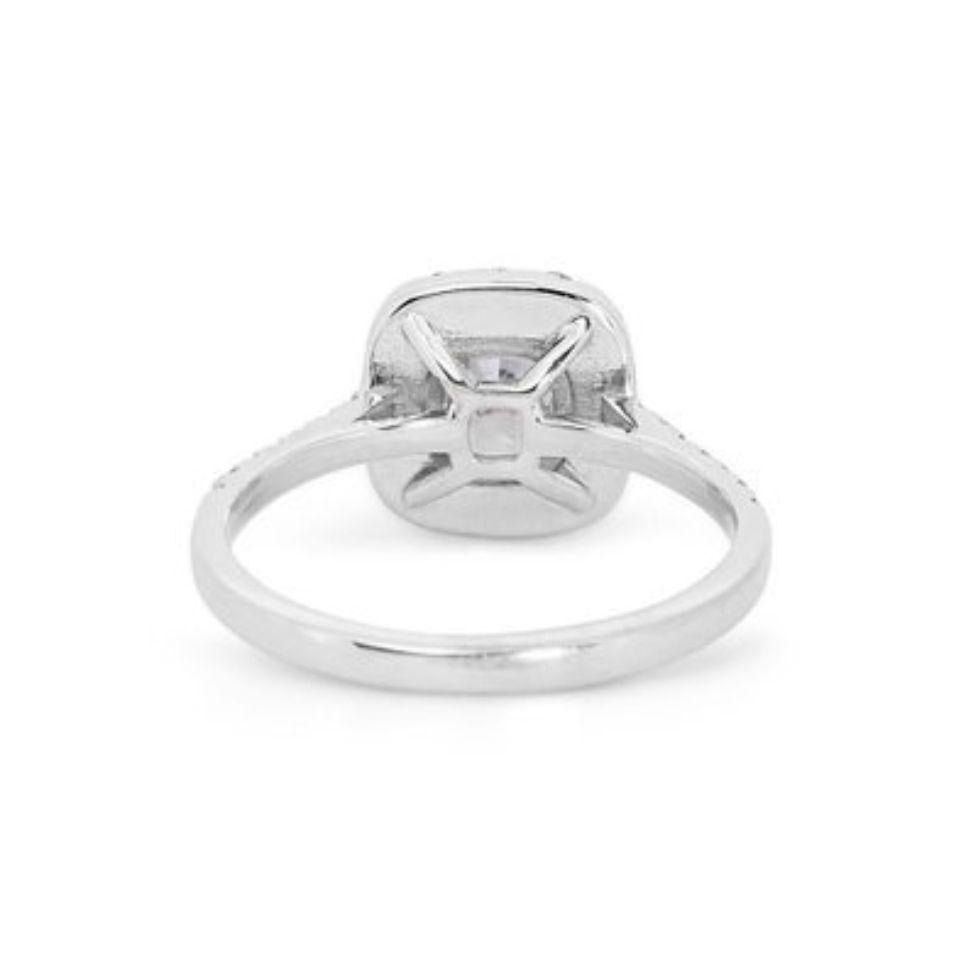 Exquisite 0.9 Carat Cushion Diamond Ring in 18K White Gold For Sale 1