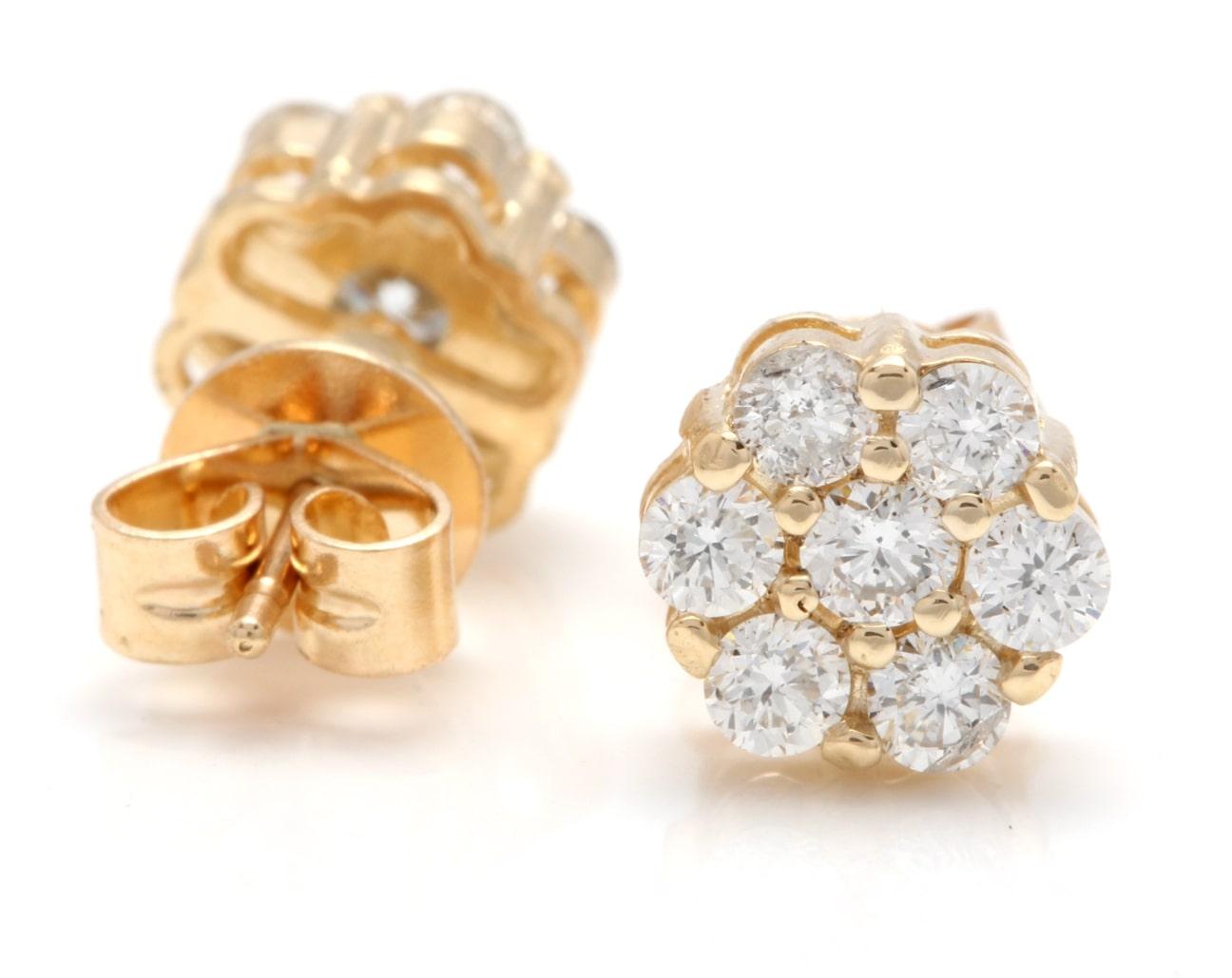 Exquisite 0.90 Carats Natural Diamond 14K Solid Yellow Gold Stud Earrings

Amazing looking piece!

Total Natural Round Cut Diamonds Weight: Approx. 0.90 Carats (both earrings) SI1 / G-H

Diameter of the Earring is: 7.2mm

Total Earrings Weight is:
