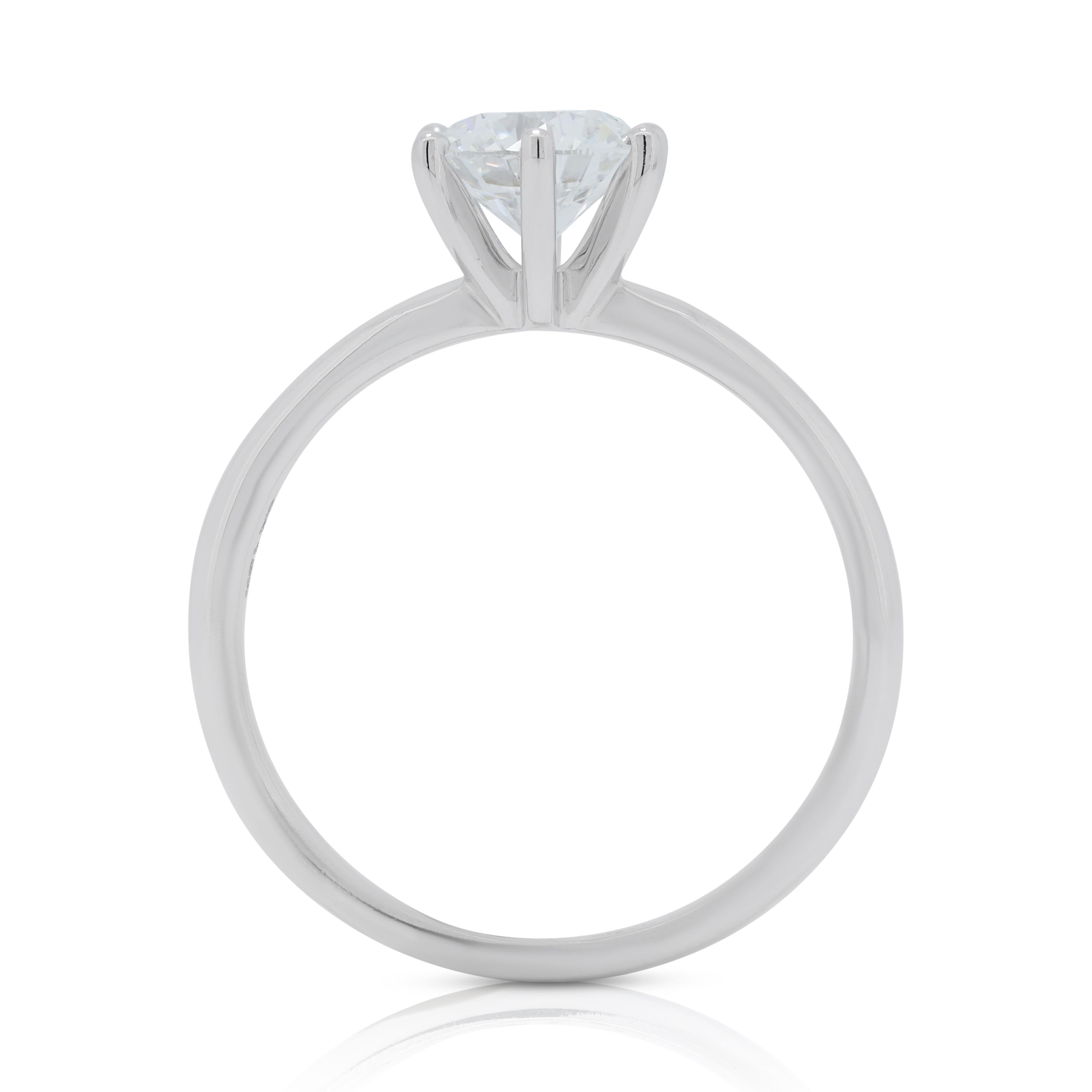 Exquisite 0.90ct Diamond Solitaire Ring in 18K White Gold  For Sale 2
