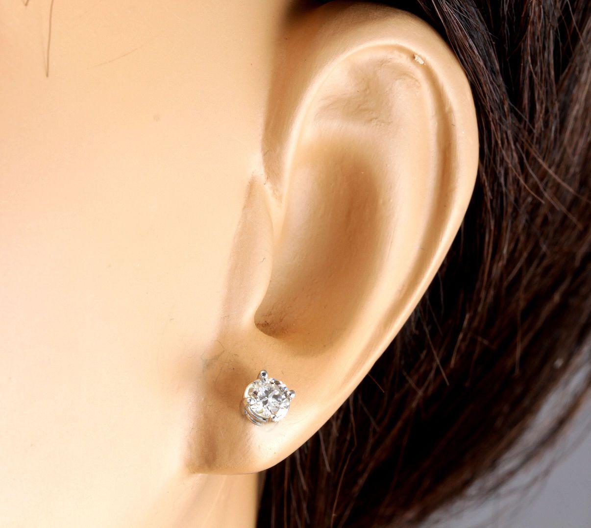 Exquisite 0.95 Carat Natural Diamond 14 Karat Solid White Gold Stud Earrings In New Condition For Sale In Los Angeles, CA