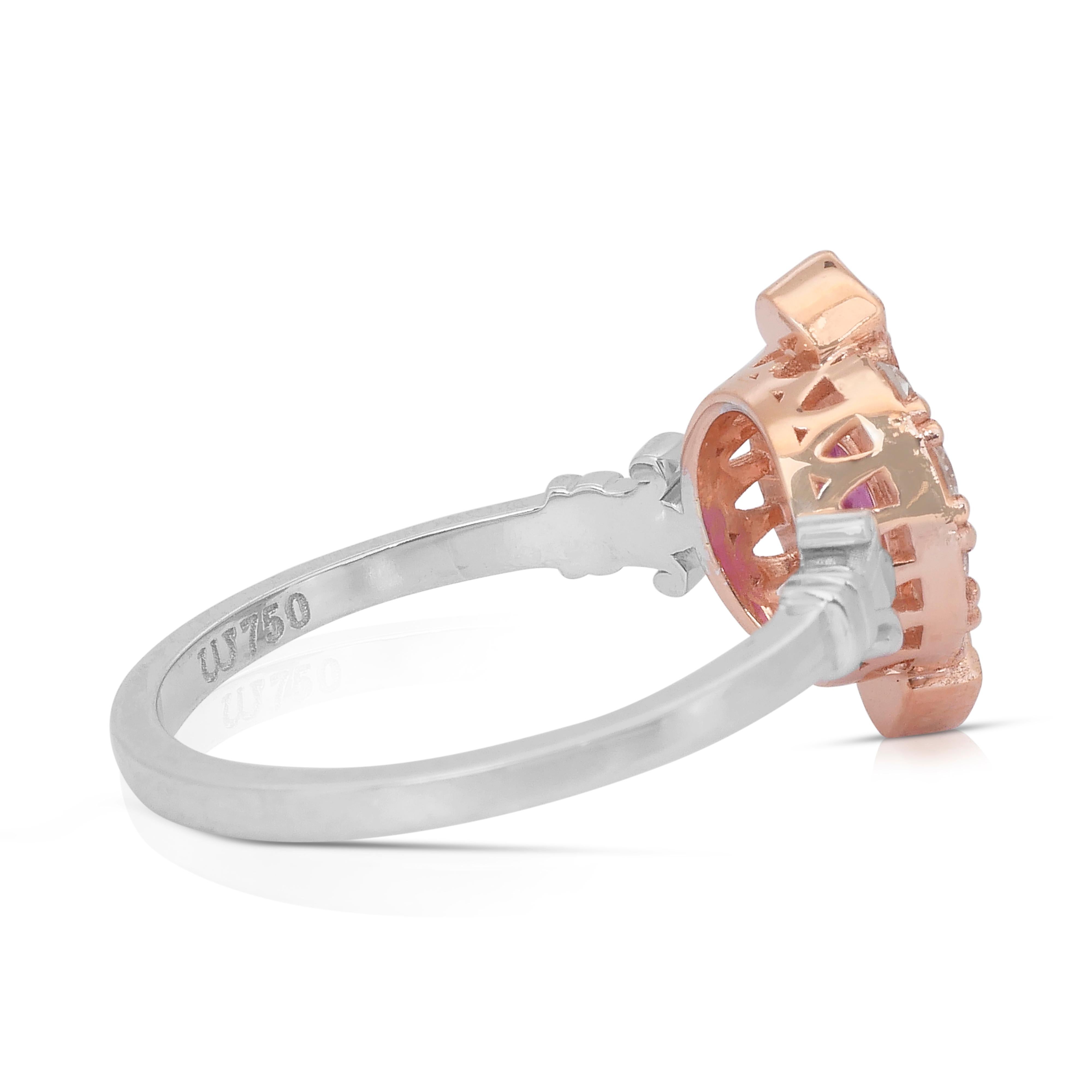 Squisito anello a grappolo con rubino e diamanti da 0,97 carati in oro rosa e bianco 18 ct. In condizioni Nuovo in vendita a רמת גן, IL