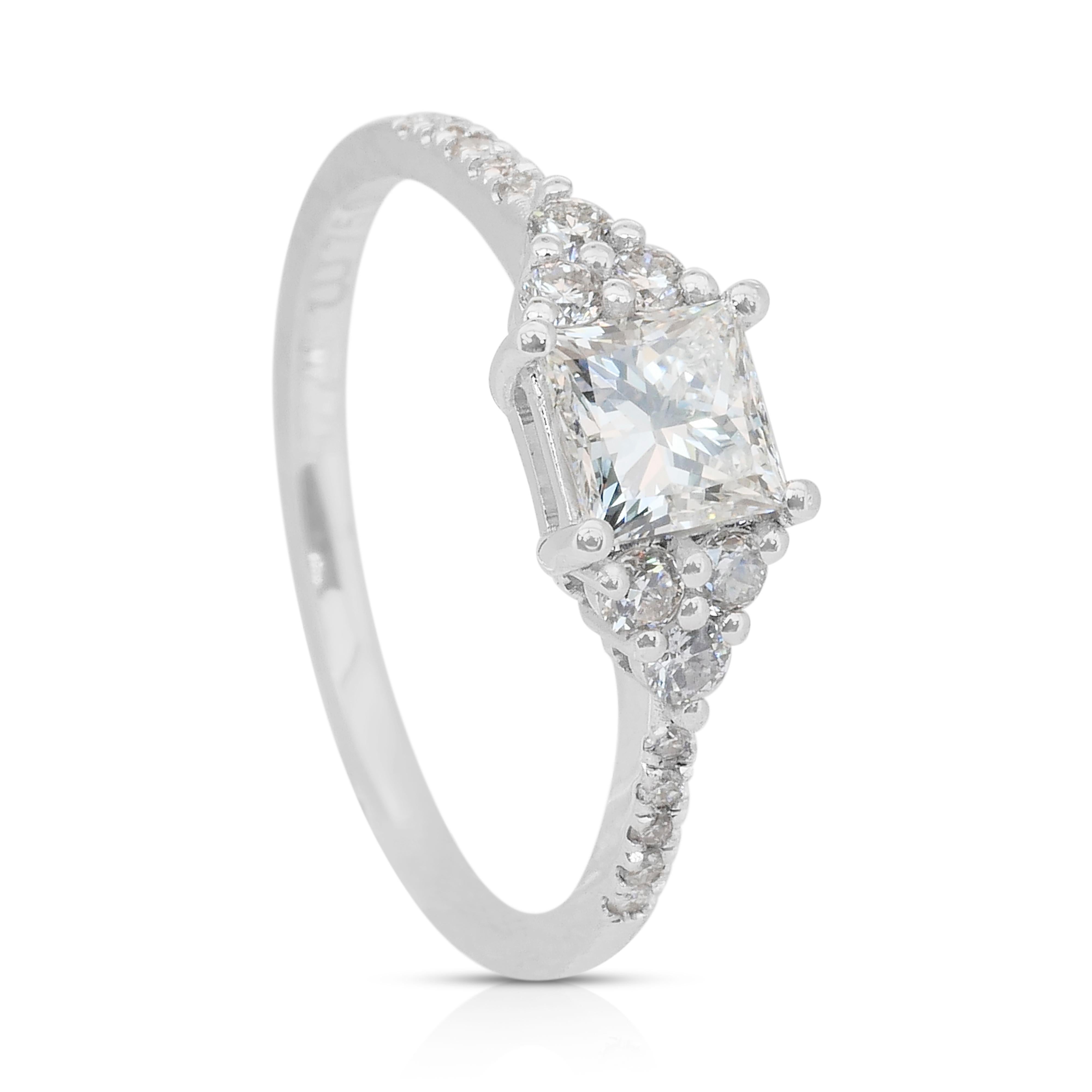 Bague exquise en or blanc 18 carats avec pavé de 0,98 ct de diamants - certifiée IGI en vente 2