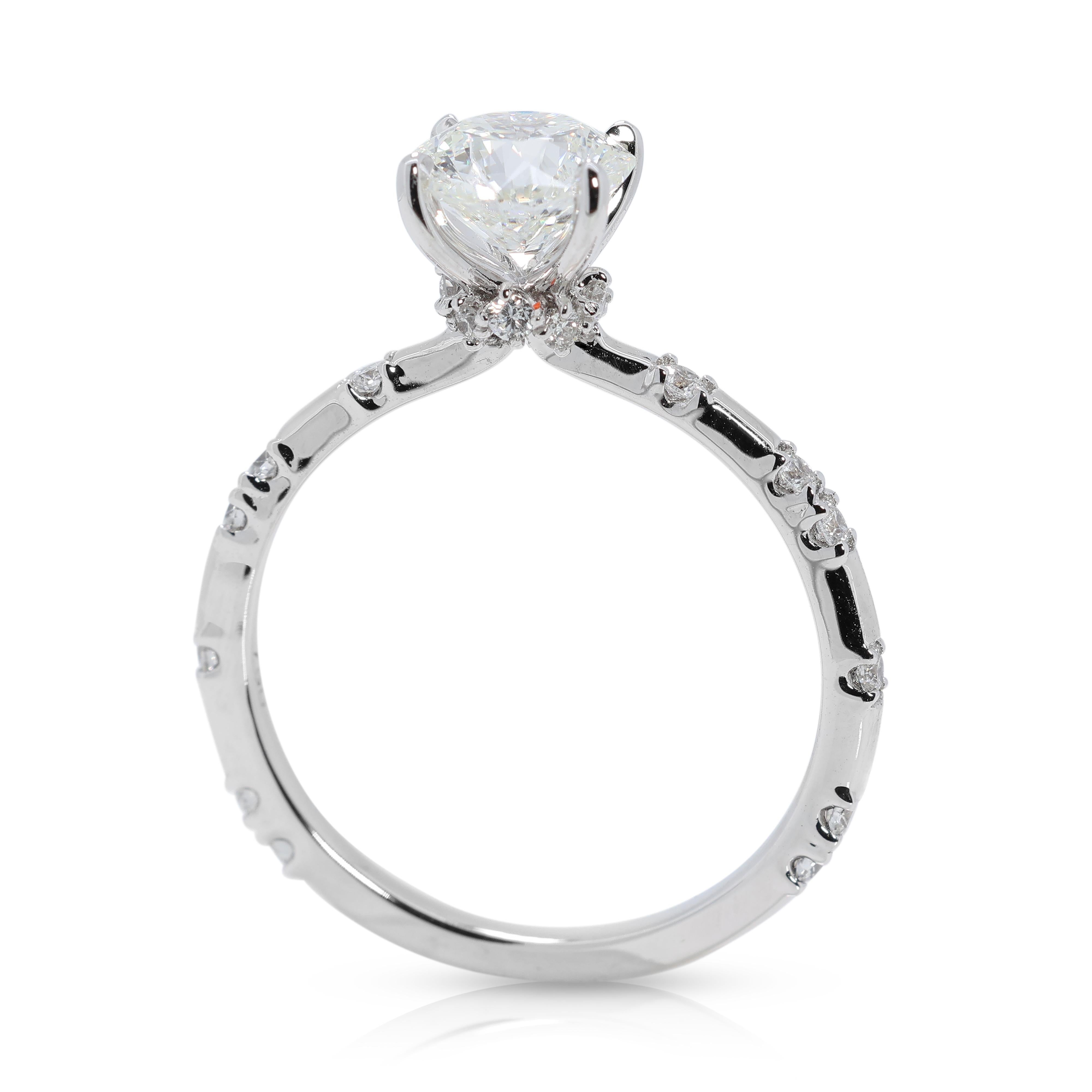 Magnifique bague de 1 carat et 15 points en or blanc 18 carats avec AGS en vente 2