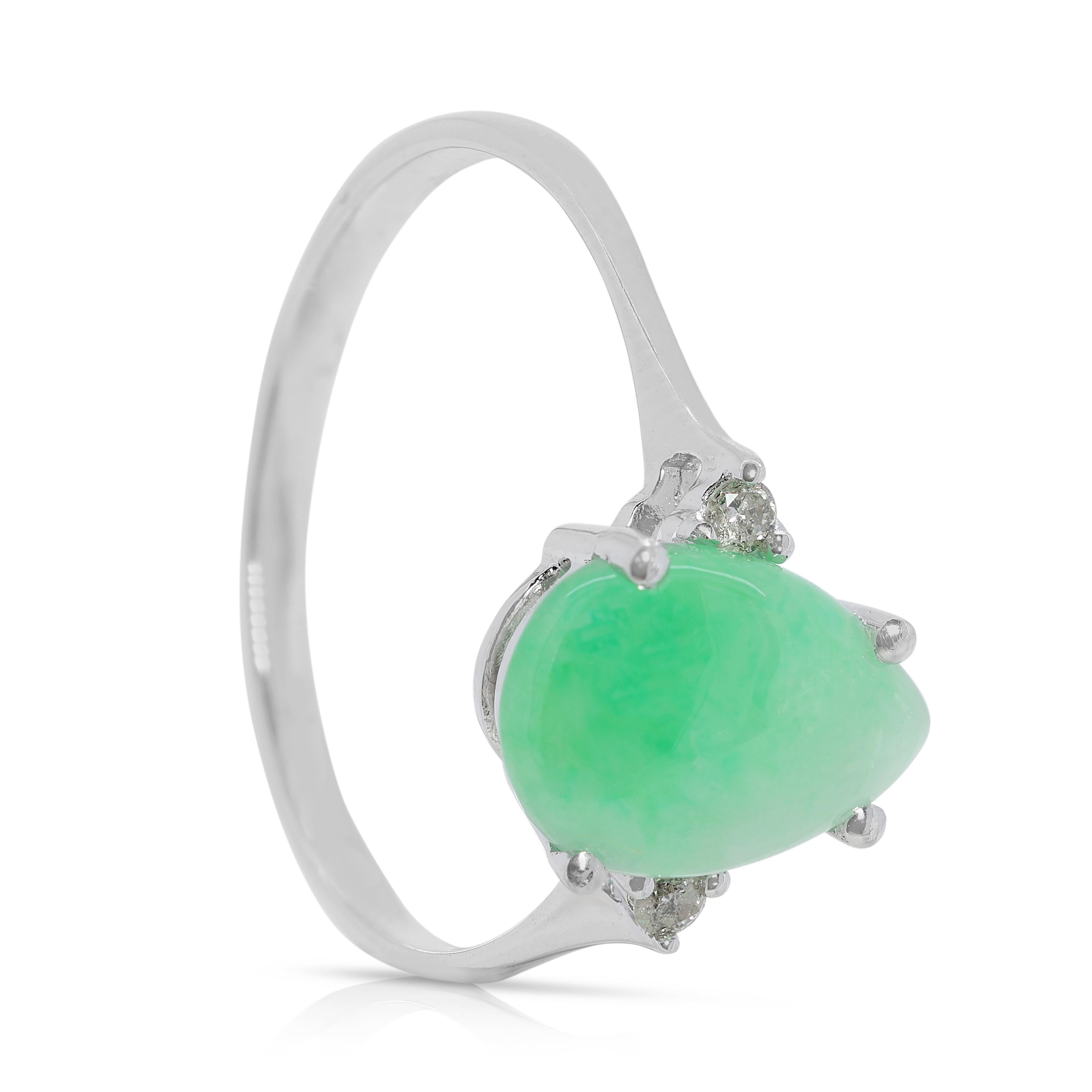 Exquisite 1 carat & 33 points Jade Ring with Natural Diamonds in 18K White Gold In Excellent Condition For Sale In רמת גן, IL