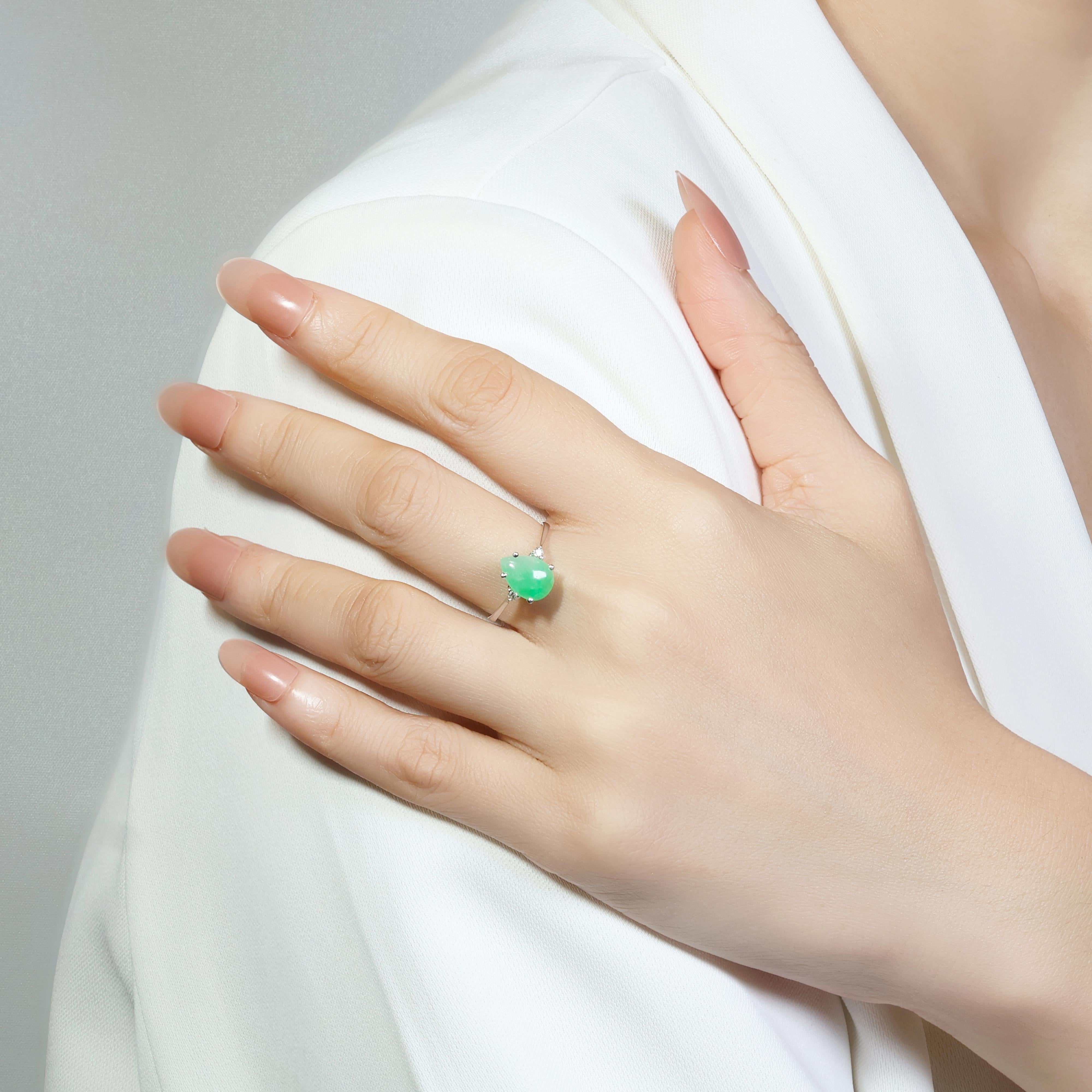 Exquisite 1 carat & 33 points Jade Ring with Natural Diamonds in 18K White Gold For Sale 3