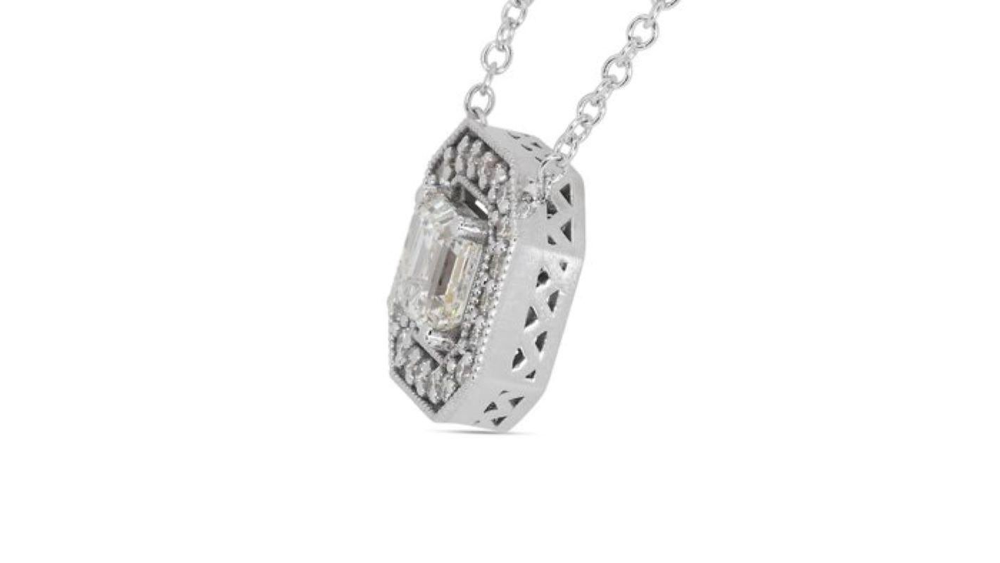 Exquisite 1 Carat Asscher Diamond Necklace with Halo In New Condition In רמת גן, IL