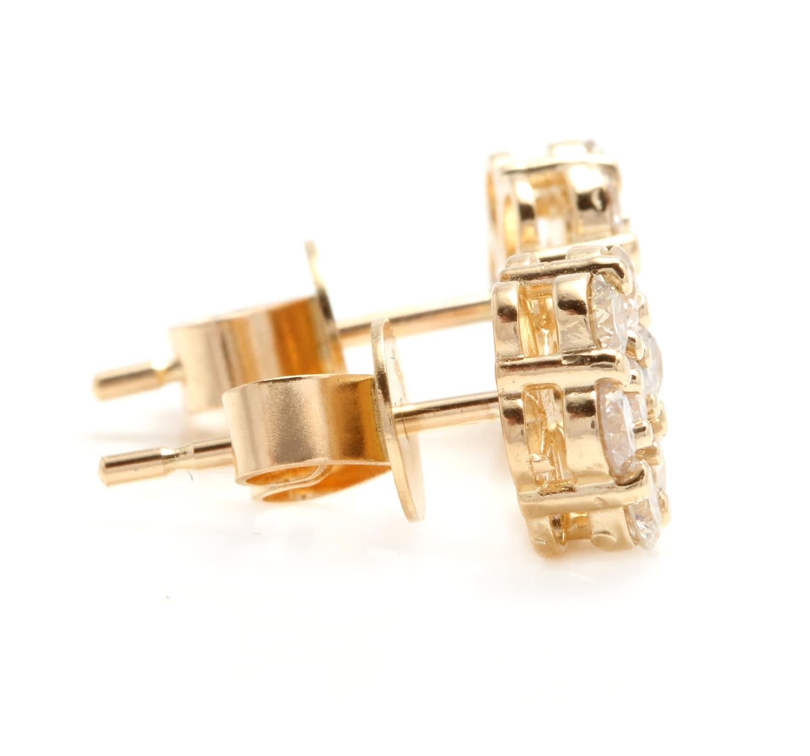 Exquisitos pendientes de oro amarillo macizo de 14 quilates con un diamante natural de 1,00 quilates

¡Una pieza de aspecto asombroso!

Peso total de diamantes naturales de talla redonda Aprox. 1,00 Quilates (ambos pendientes) SI1-SI2 /
