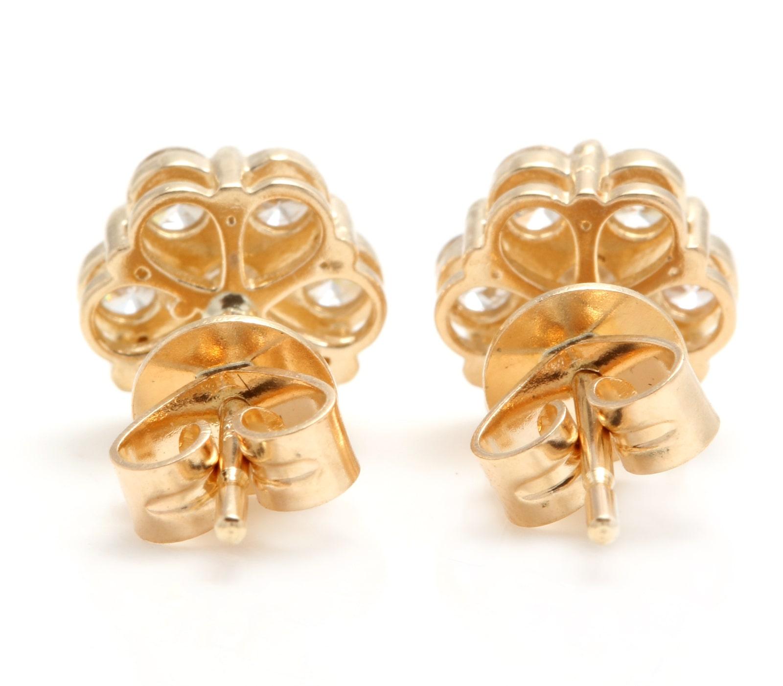 Exquisitos pendientes de oro amarillo macizo de 14 quilates con un diamante natural de 1,00 quilates Corte redondo en venta