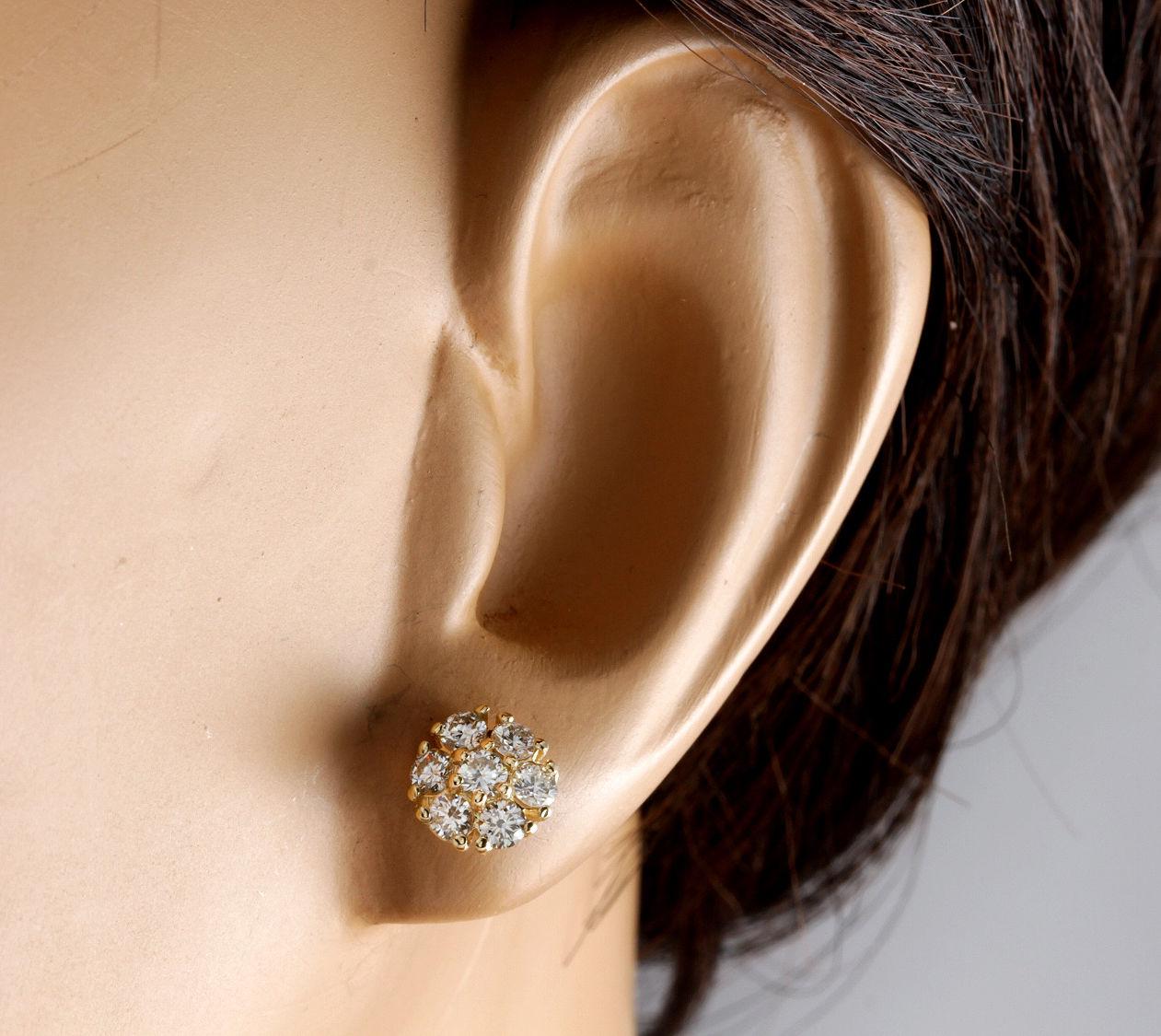 Women's Exquisite 1.00 Carat Natural VS1-VS2 Diamond 14 Karat Solid Yellow Gold Earrings For Sale