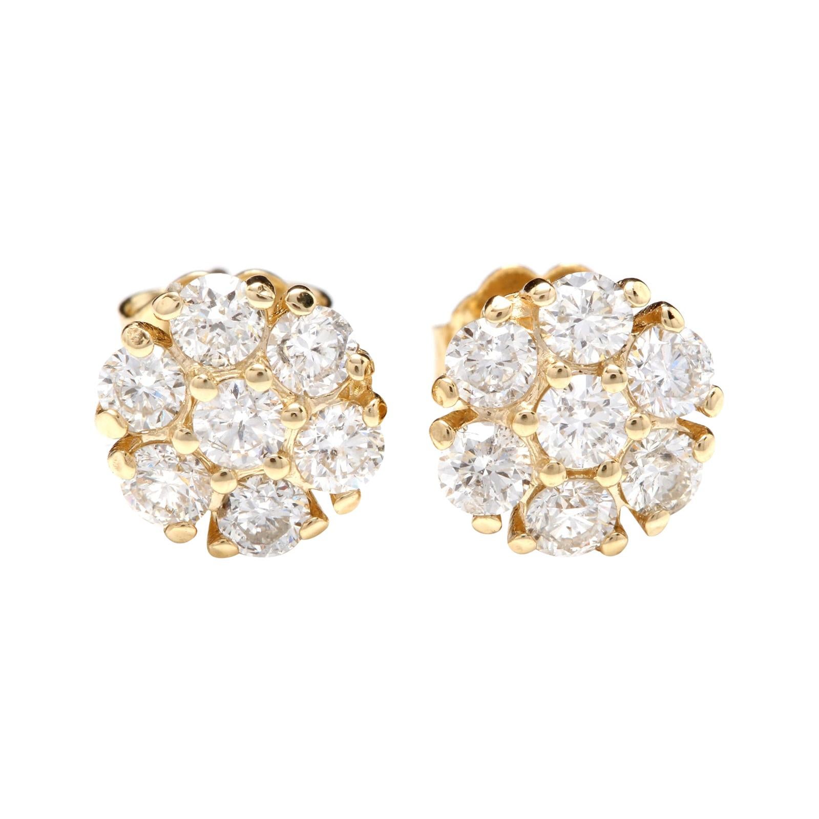 Exquisite 1.00 Carat Natural VS1-VS2 Diamond 14 Karat Solid Yellow Gold Earrings For Sale