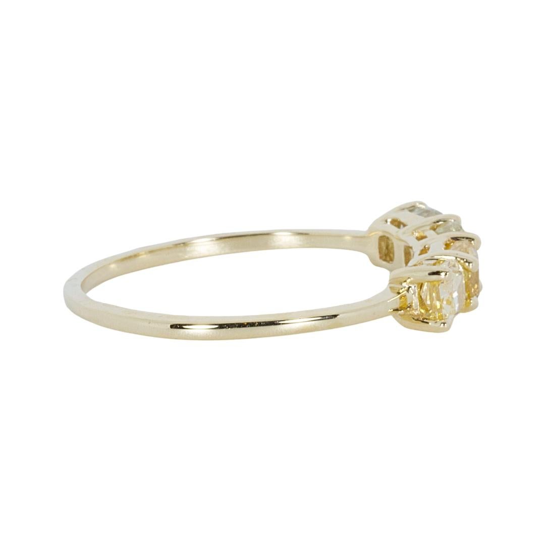 Exquisite 1.00 ct Fancy Colored Diamond Ring in 18k Yellow Gold - IGI Certified In New Condition In רמת גן, IL