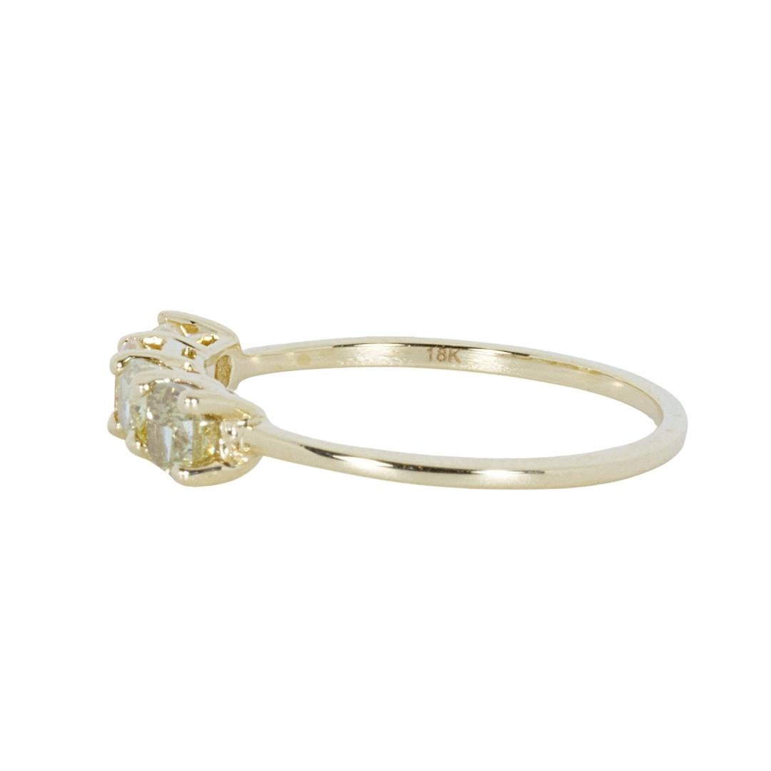 Exquisite 1.00 ct Fancy Colored Diamond Ring in 18k Yellow Gold - IGI Certified 3