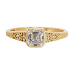 Exquisiter 1,04 Karat Ascher Diamantring mit seitlichen Diamanten aus 18 Karat Gelbgold